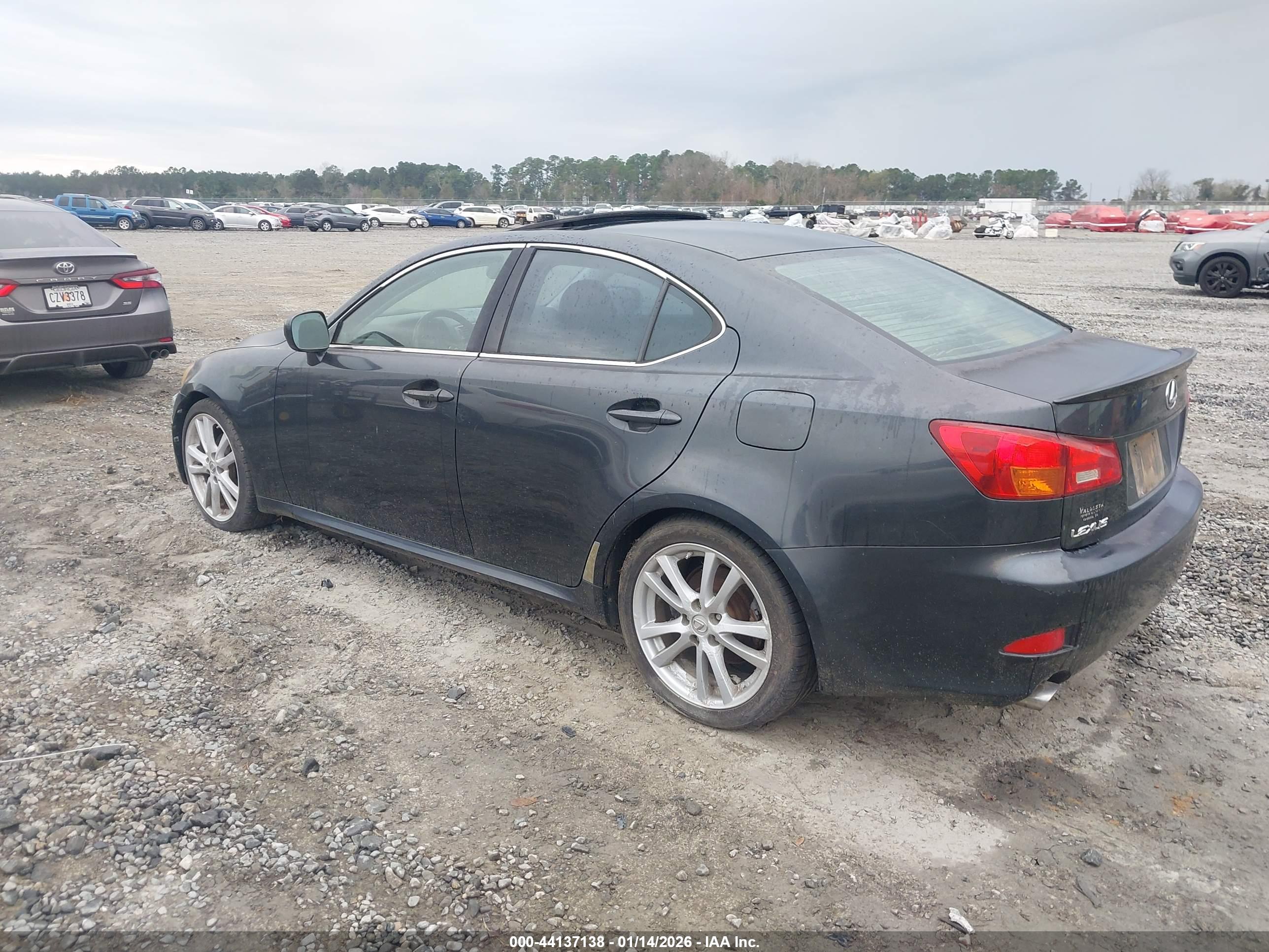 LEXUS IS image 3