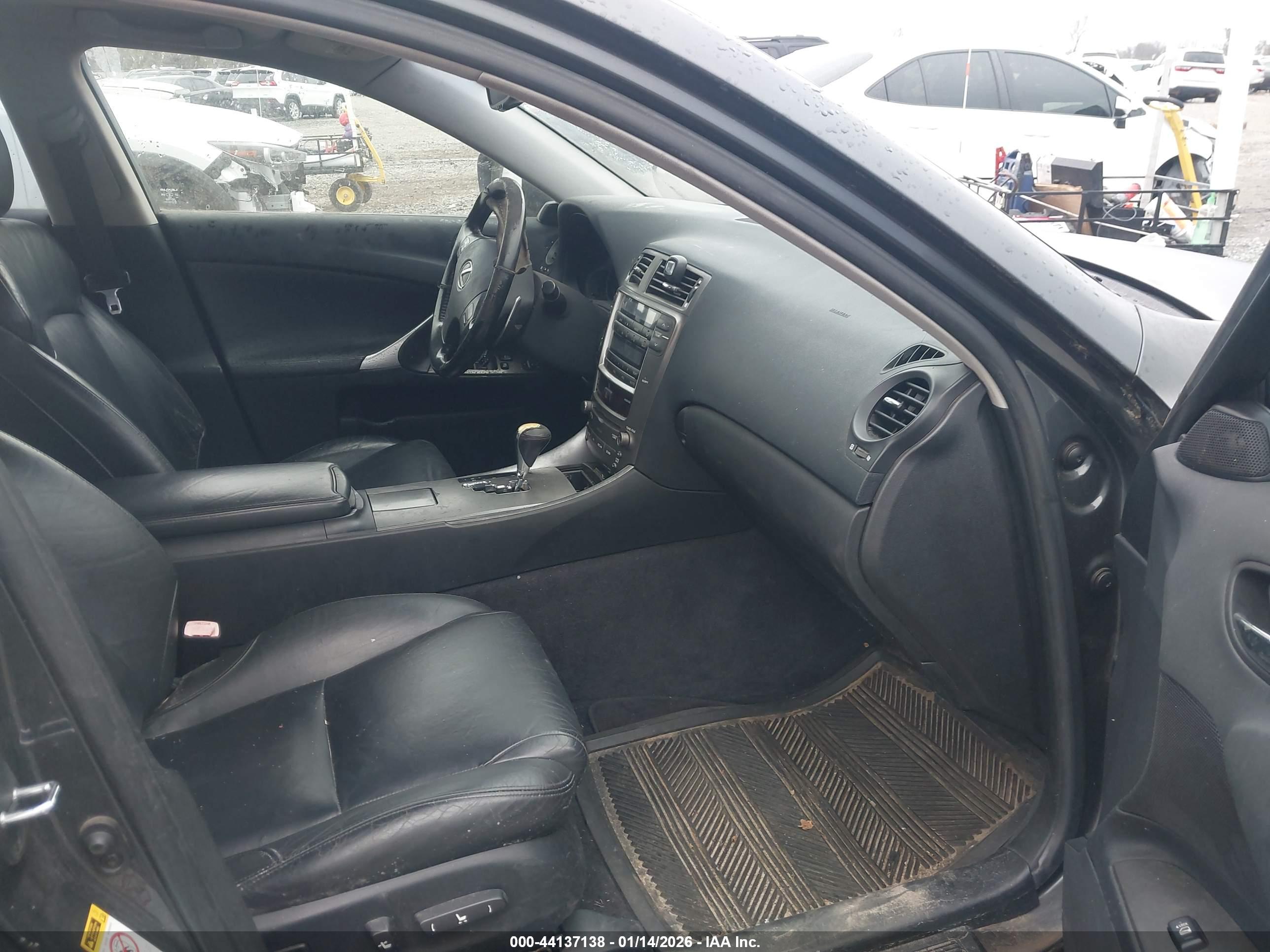 LEXUS IS image 5