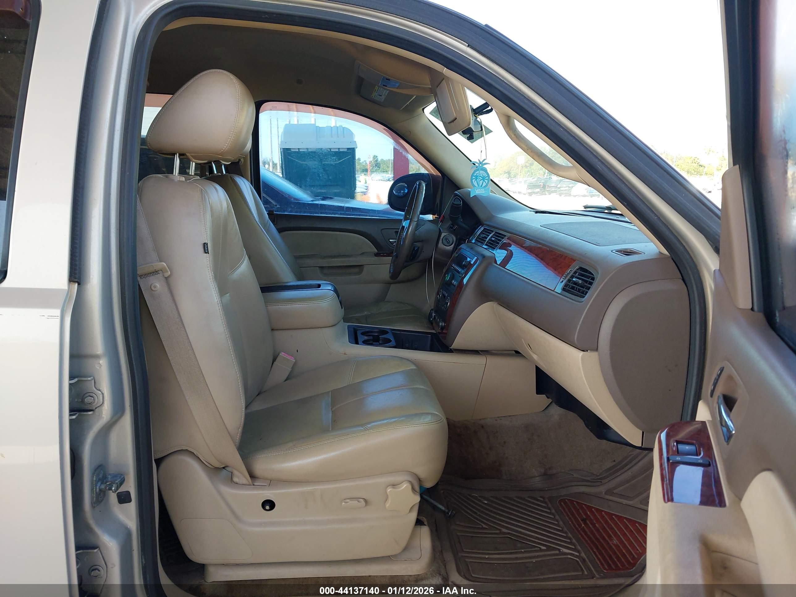 CHEVROLET TAHOE image 5