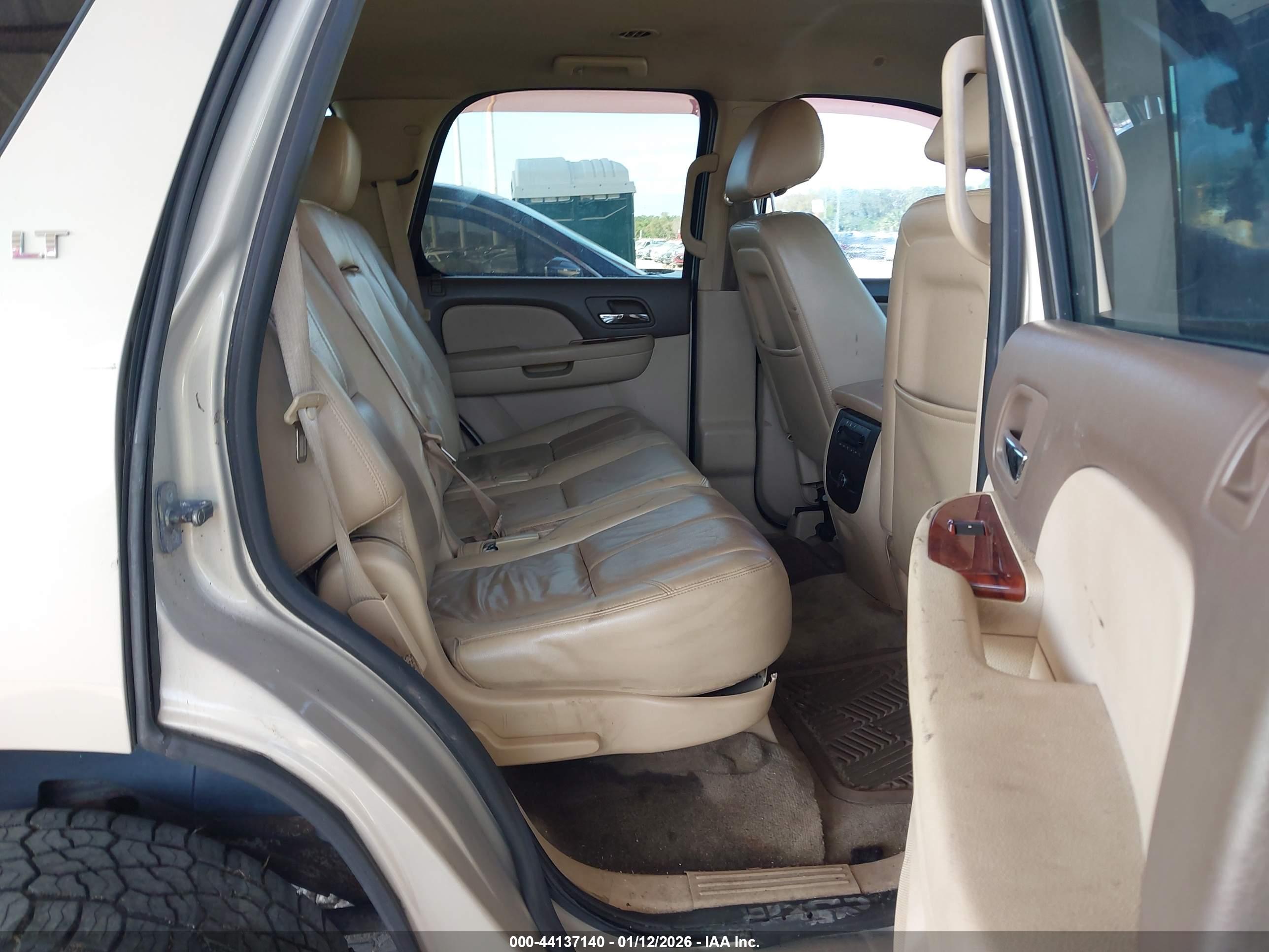 CHEVROLET TAHOE image 8