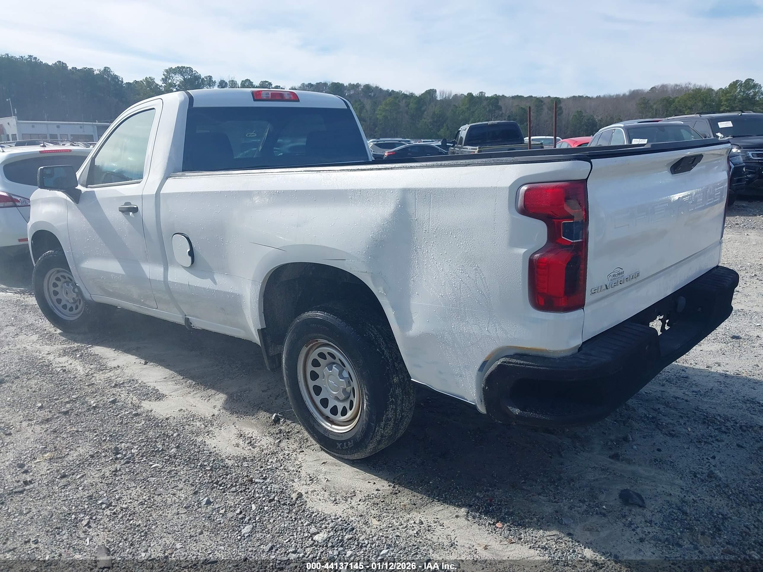 CHEVROLET SILVERADO image 3
