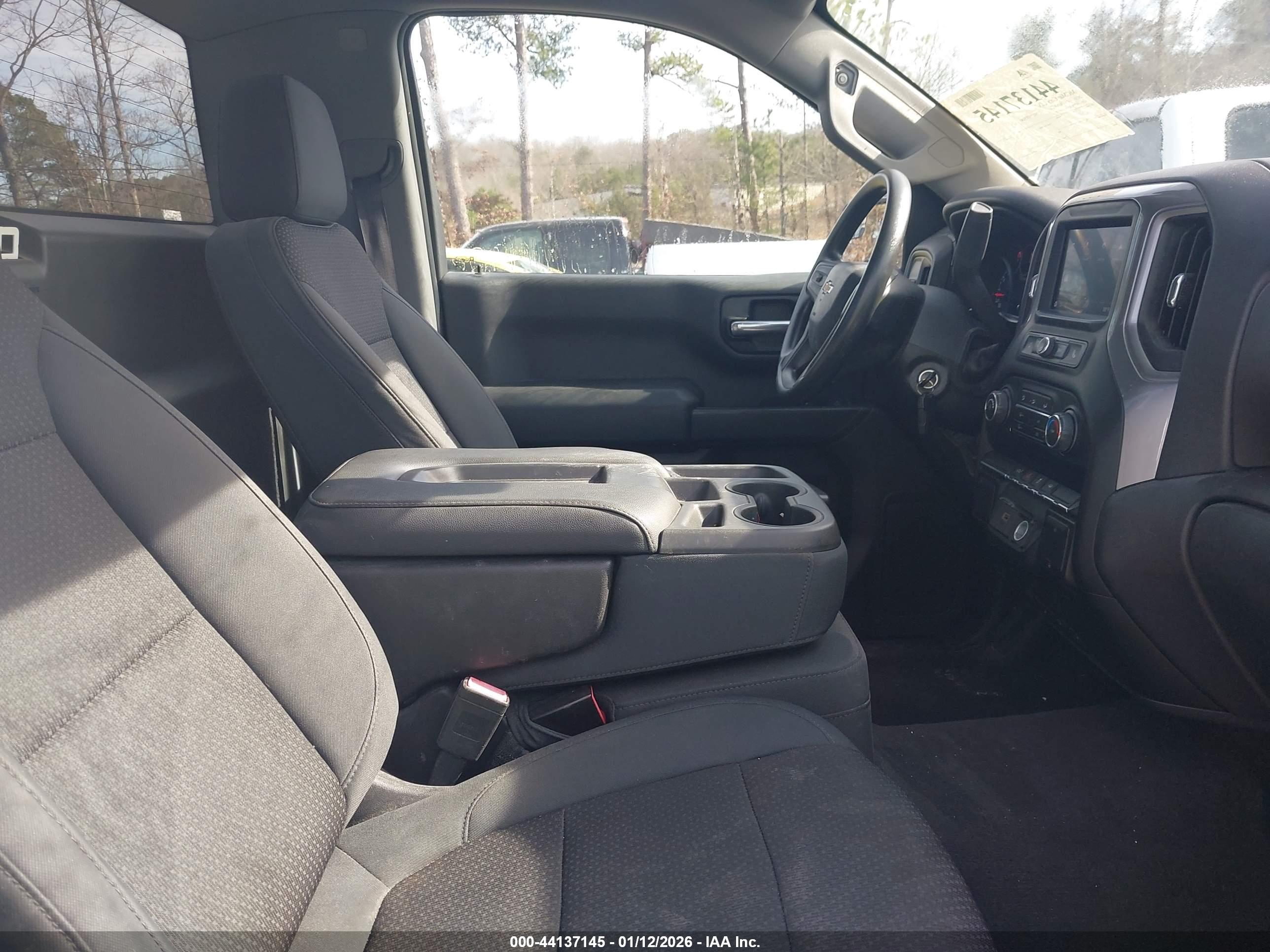 CHEVROLET SILVERADO image 5