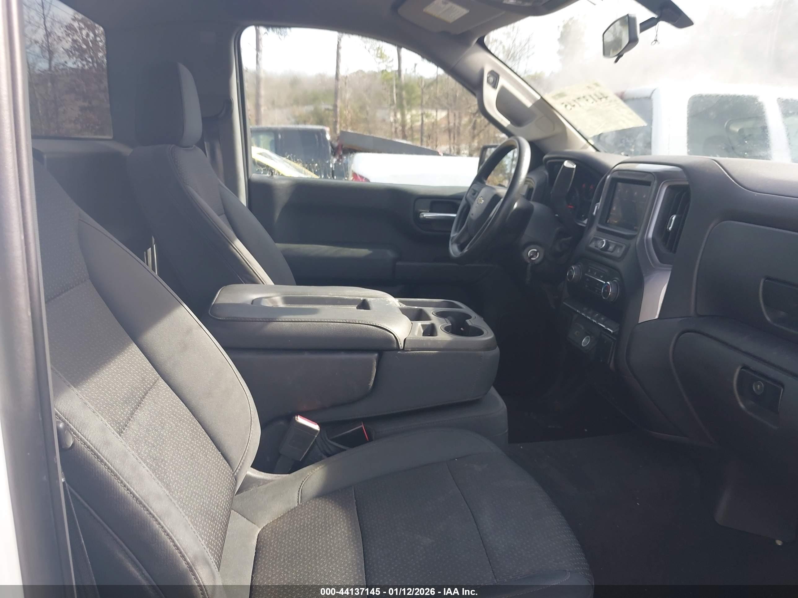 CHEVROLET SILVERADO image 8