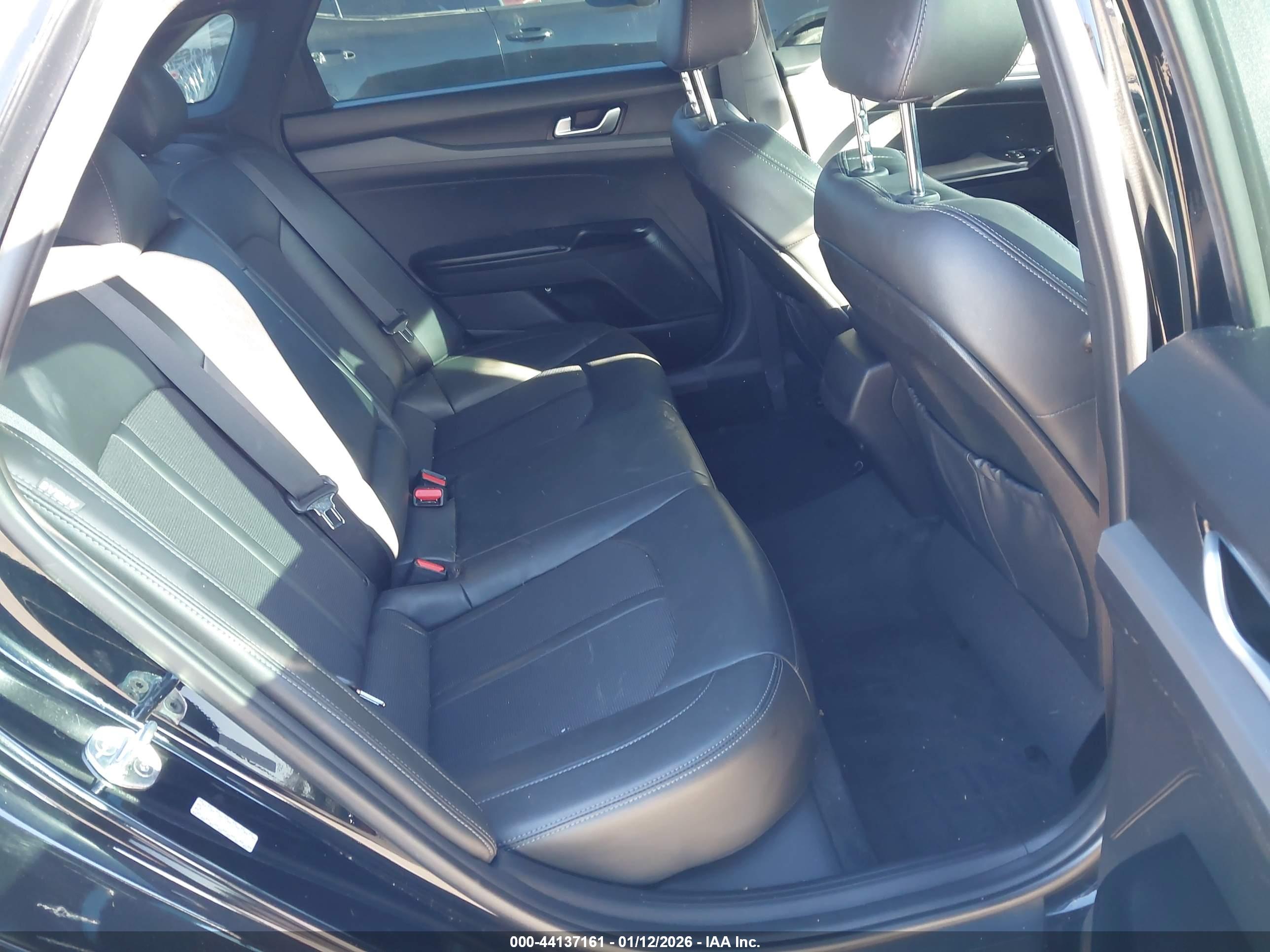 KIA K5 image 8