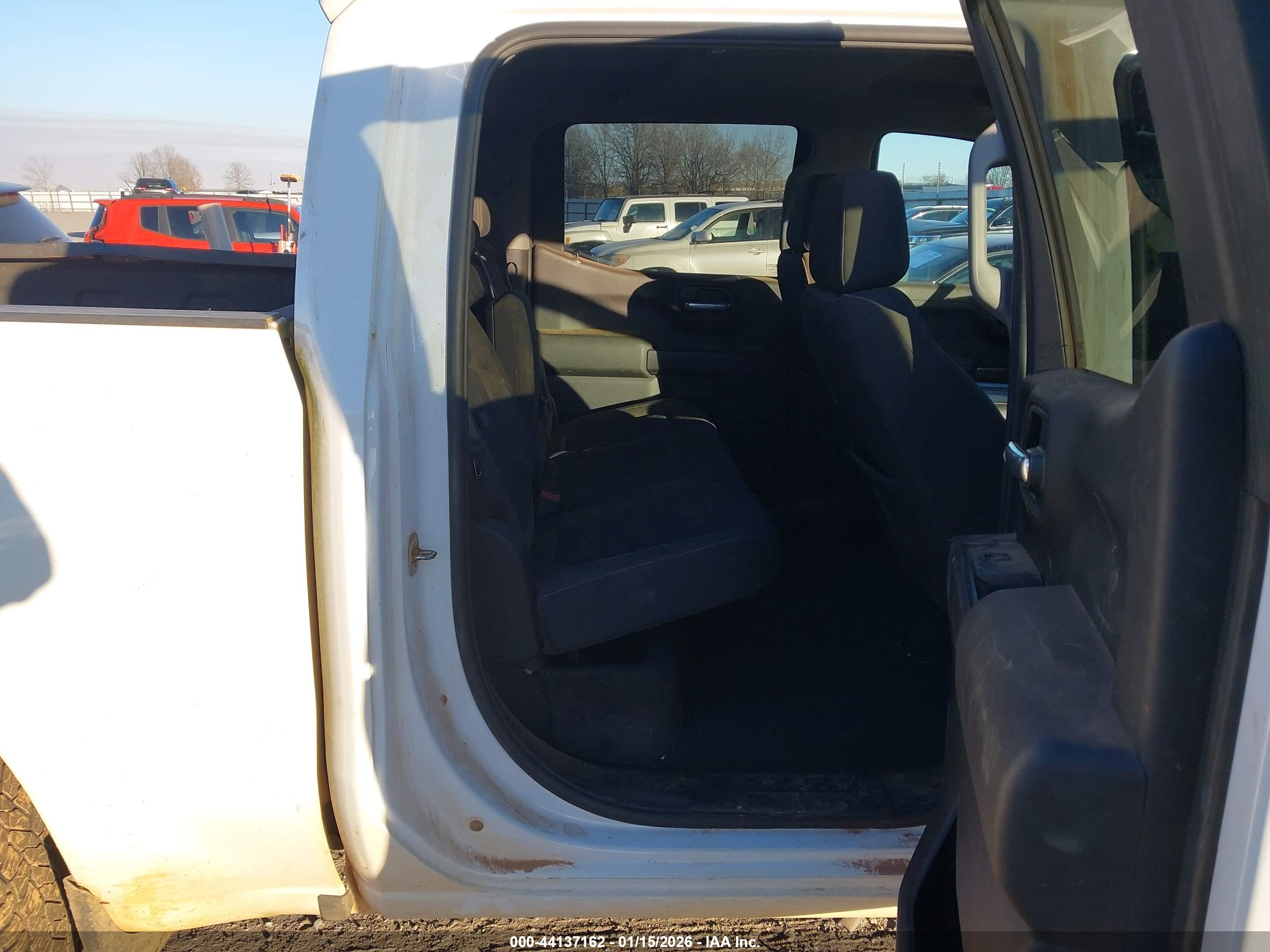 CHEVROLET SILVERADO image 8