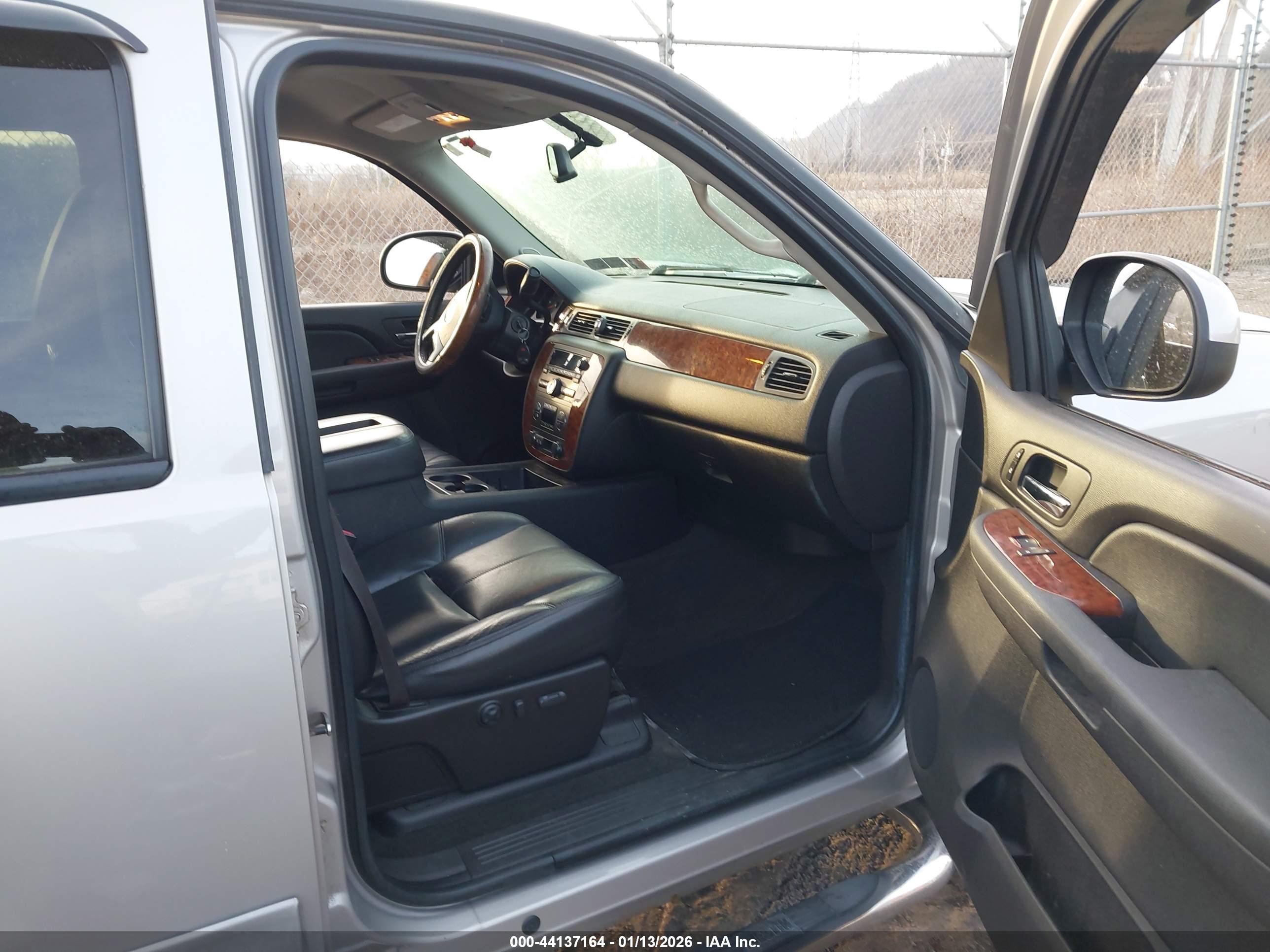 CHEVROLET SILVERADO image 5