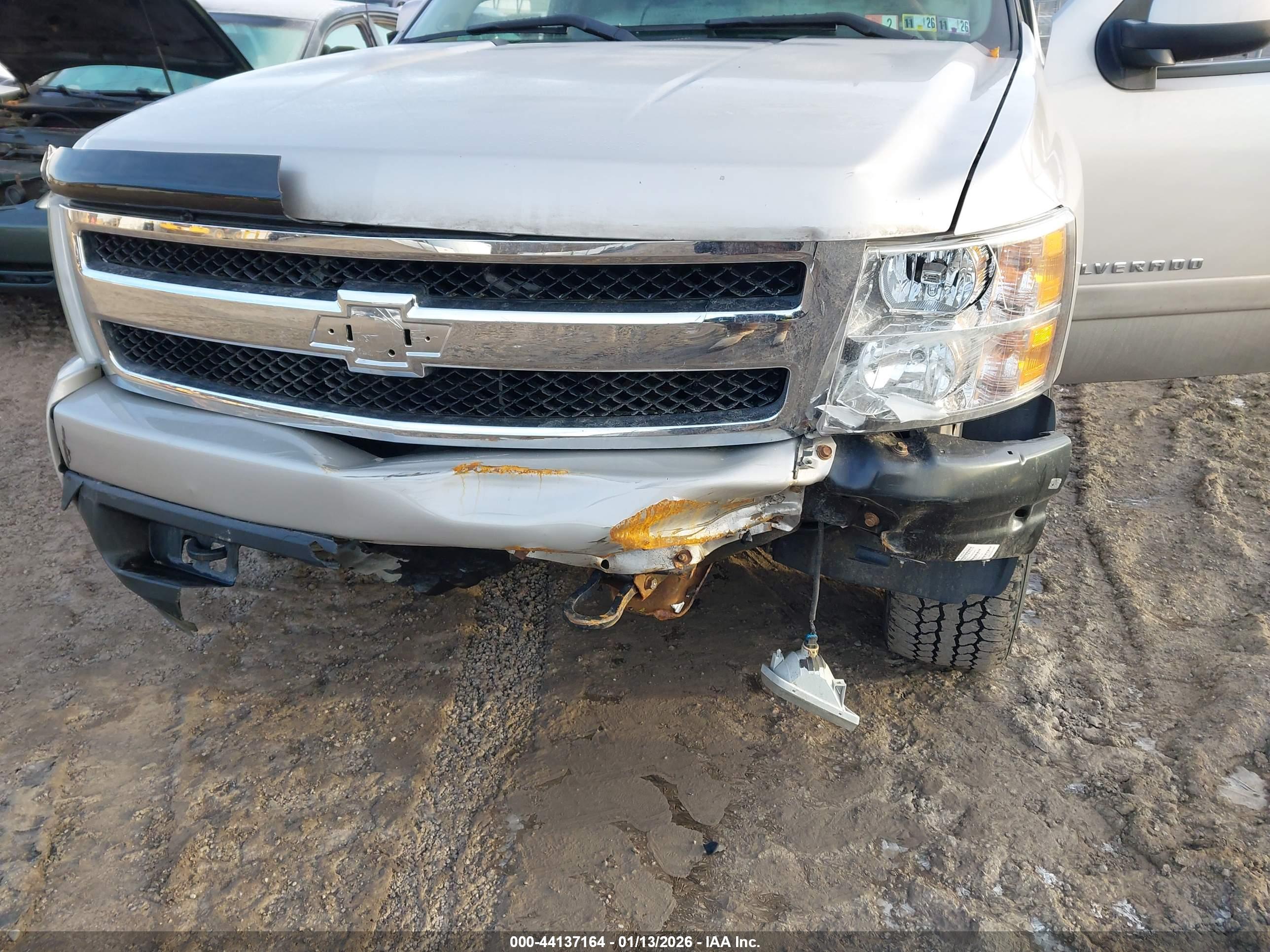 CHEVROLET SILVERADO image 6