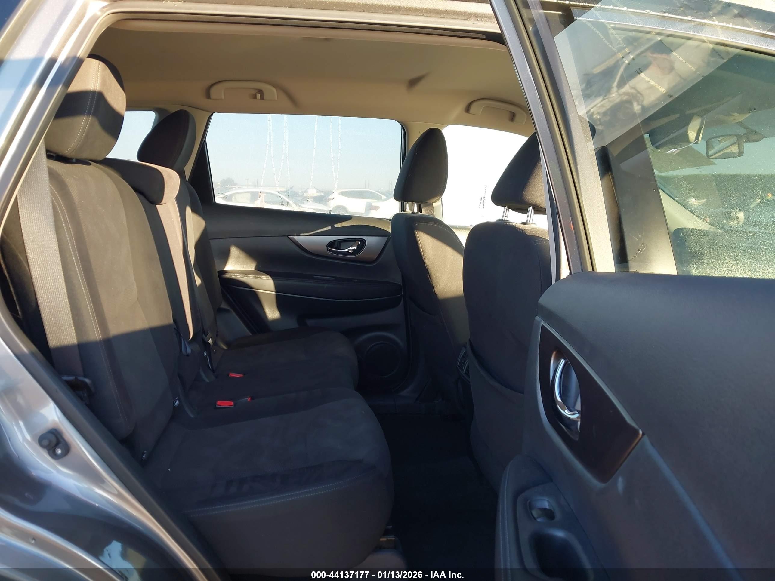 NISSAN ROGUE image 8