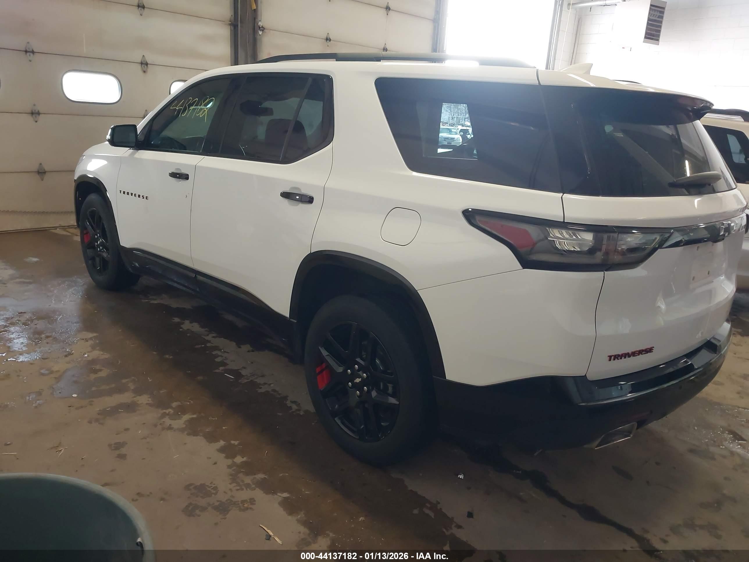 CHEVROLET TRAVERSE image 3