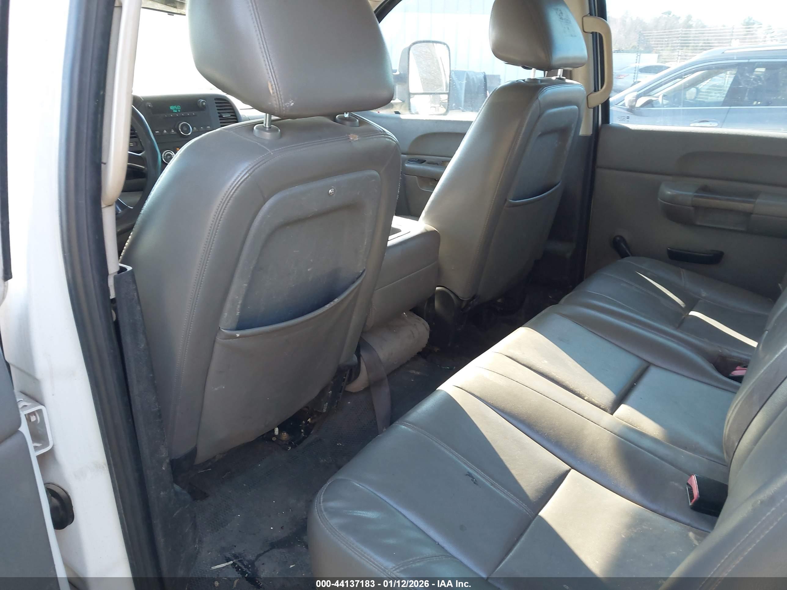 CHEVROLET SILVERADO image 8