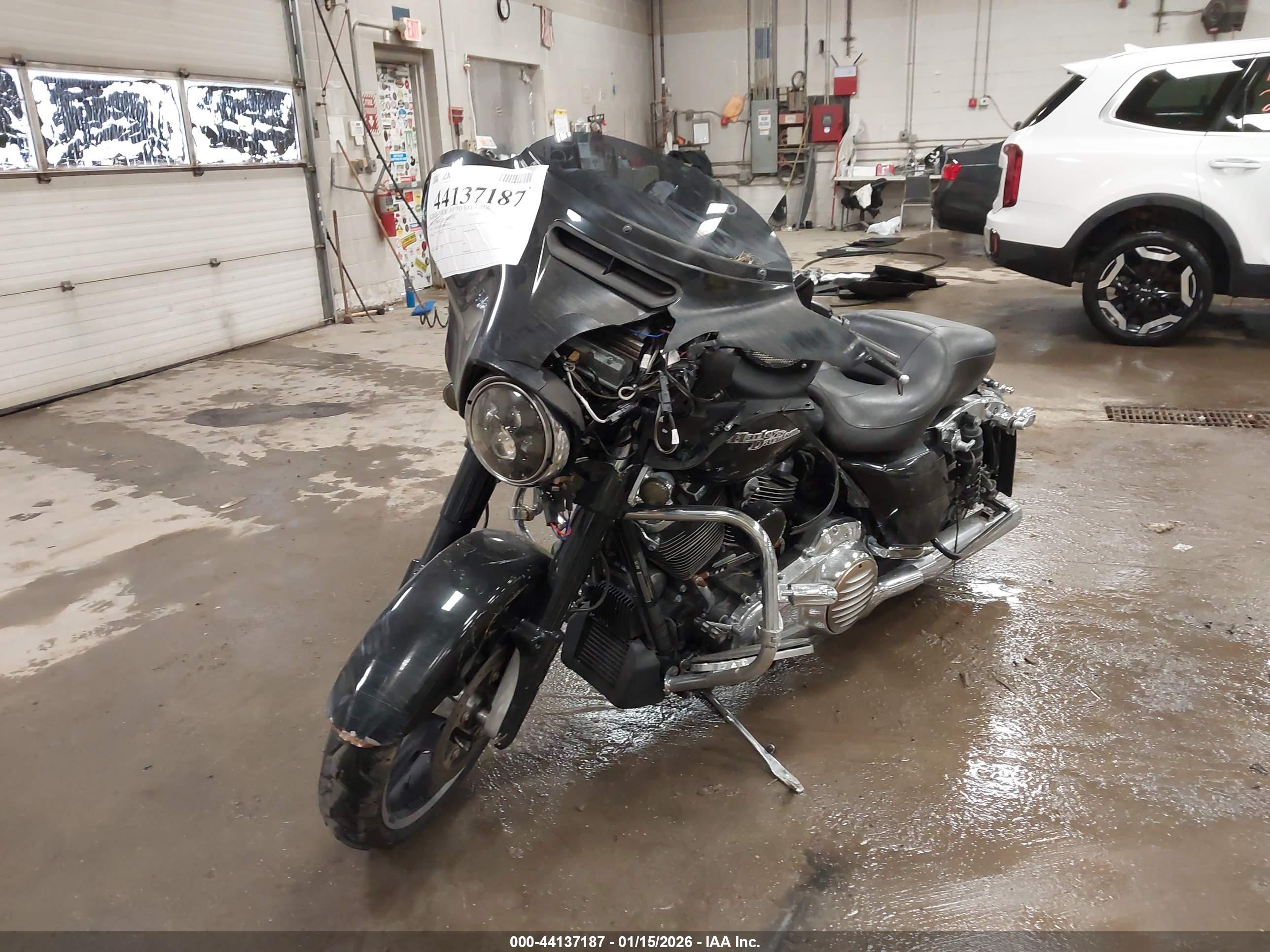 HARLEY-DAVIDSON FLHX image 2