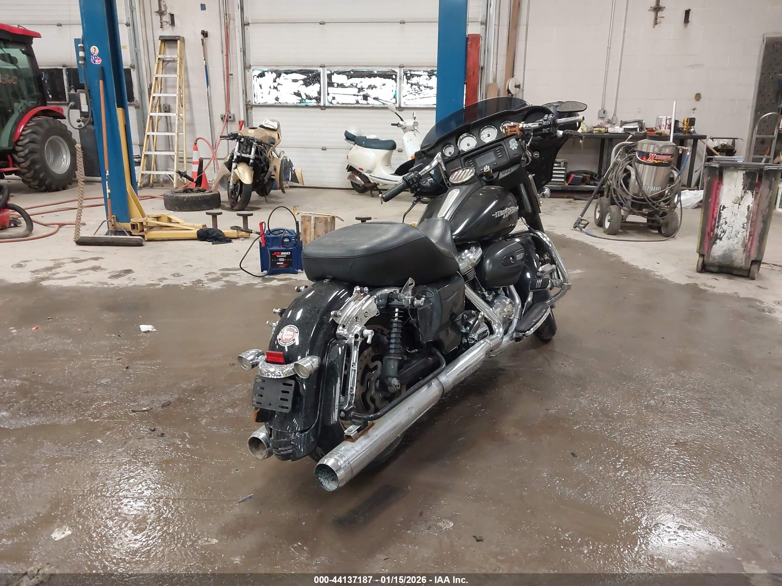 HARLEY-DAVIDSON FLHX image 4