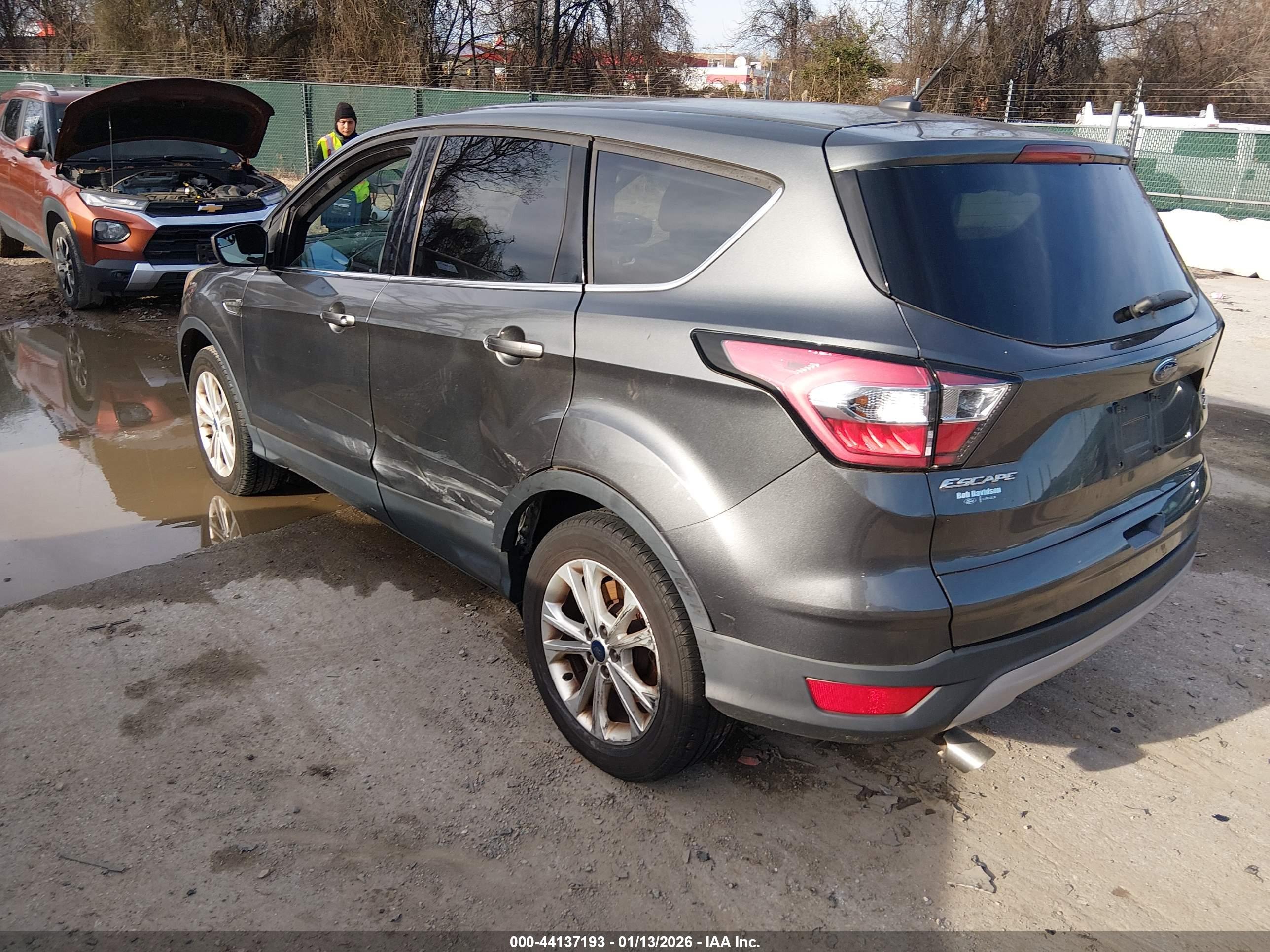 FORD ESCAPE image 3