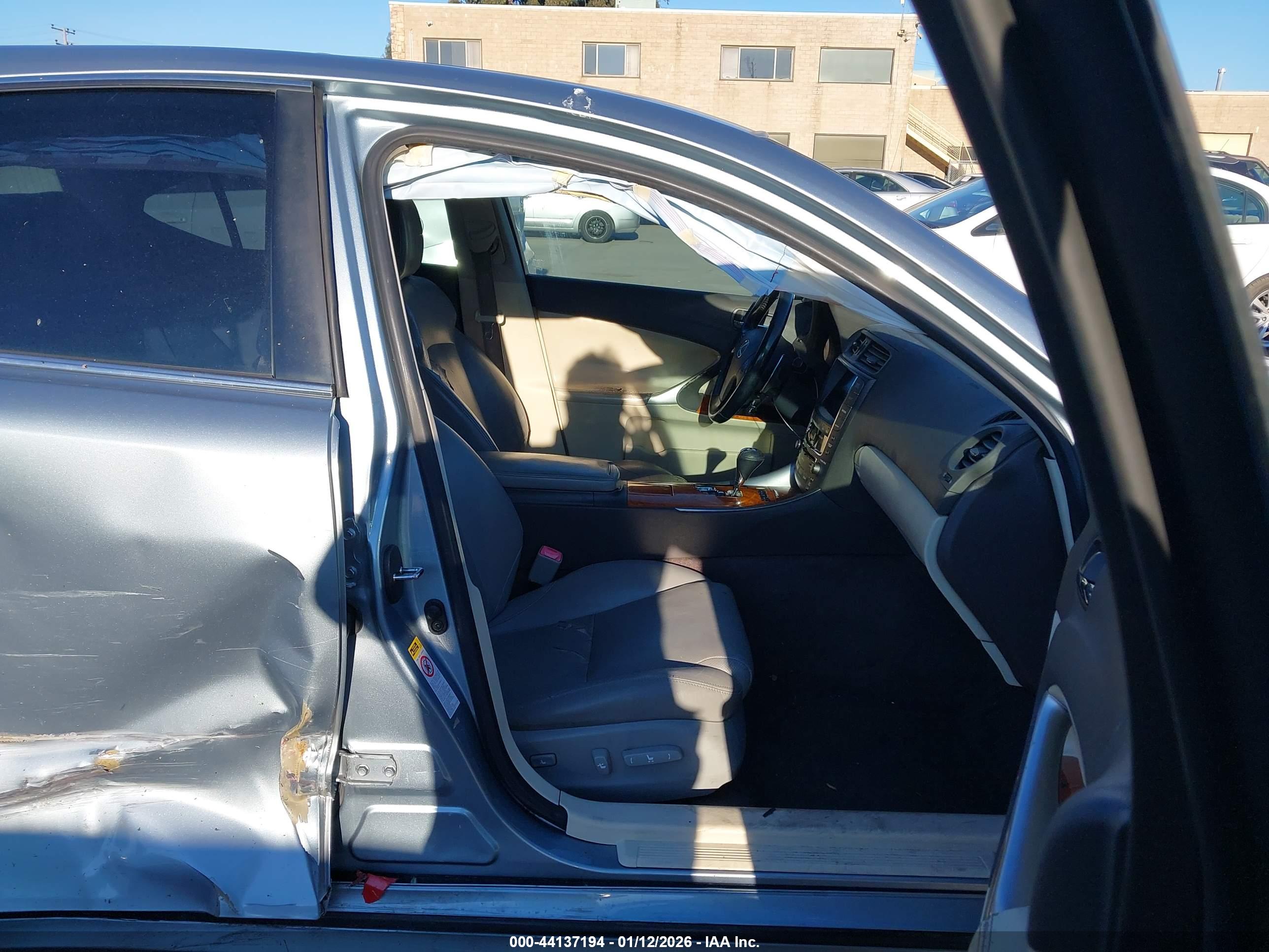 LEXUS IS image 5