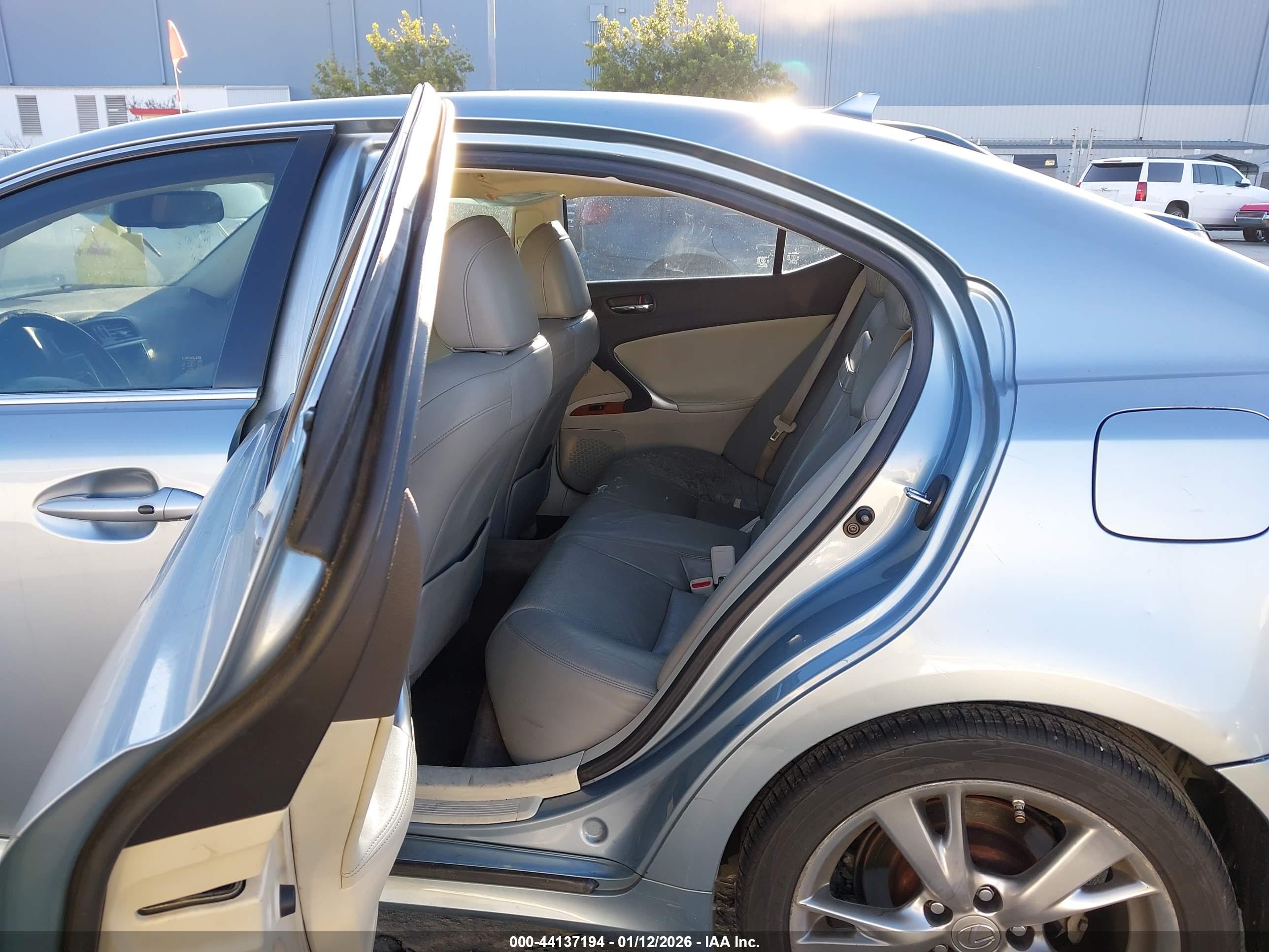 LEXUS IS image 8