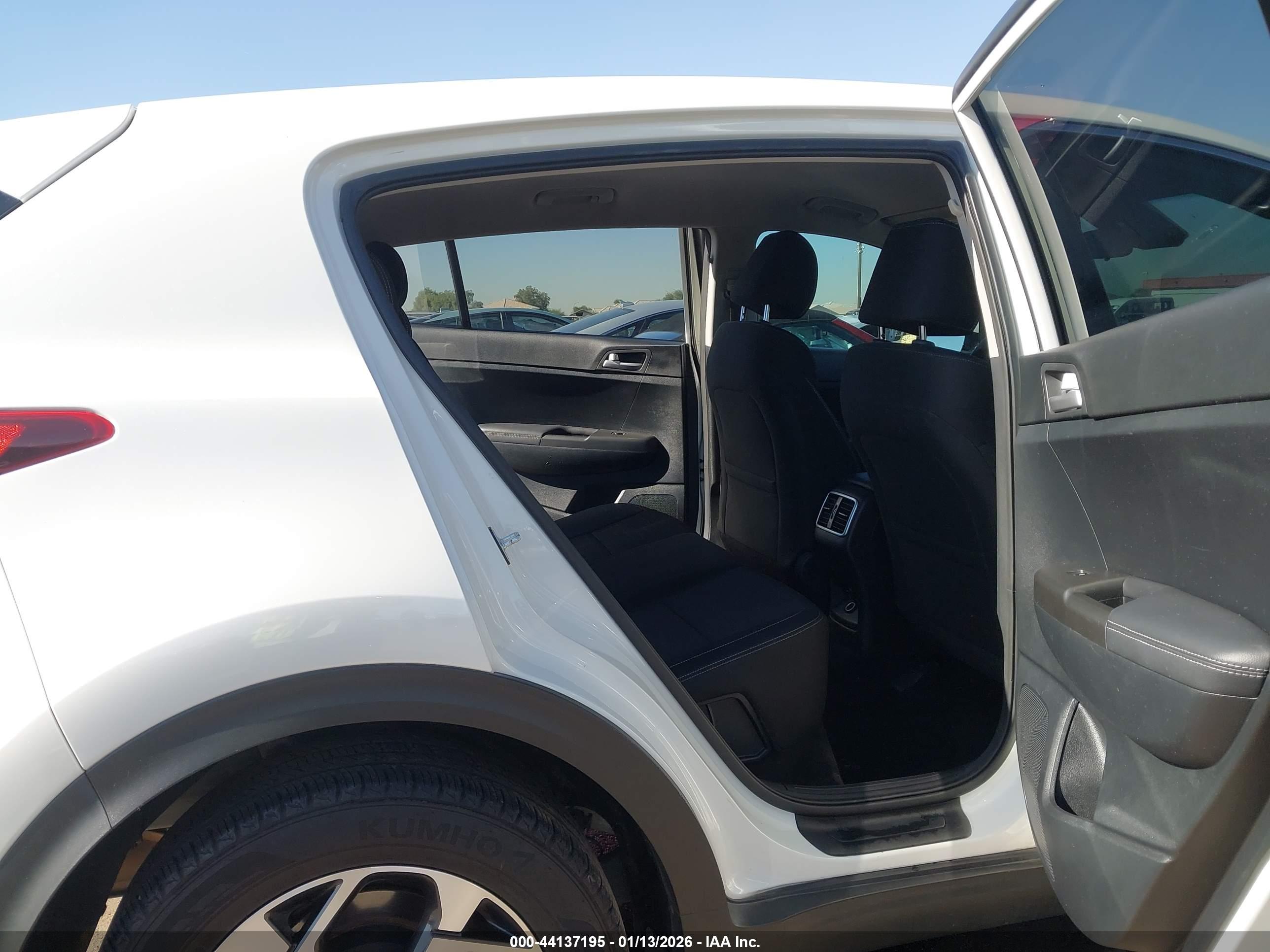 KIA SPORTAGE image 8