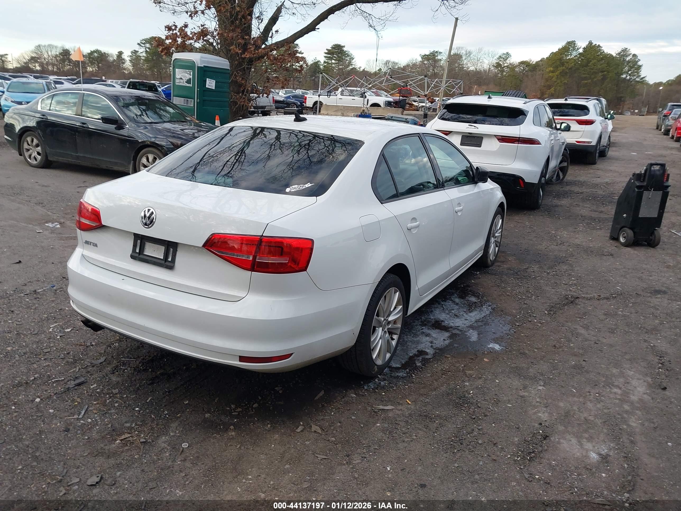 VOLKSWAGEN JETTA image 4
