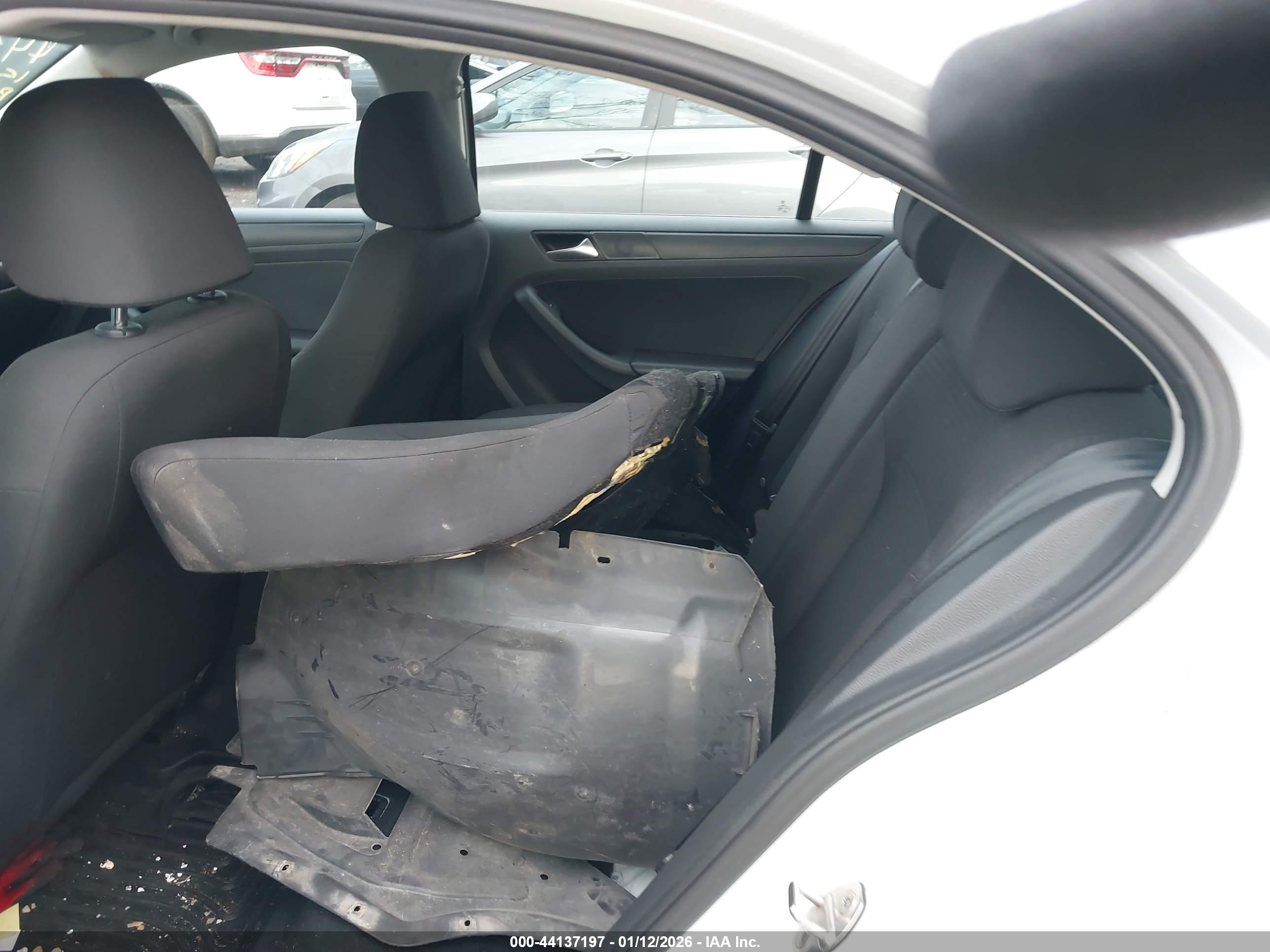 VOLKSWAGEN JETTA image 8