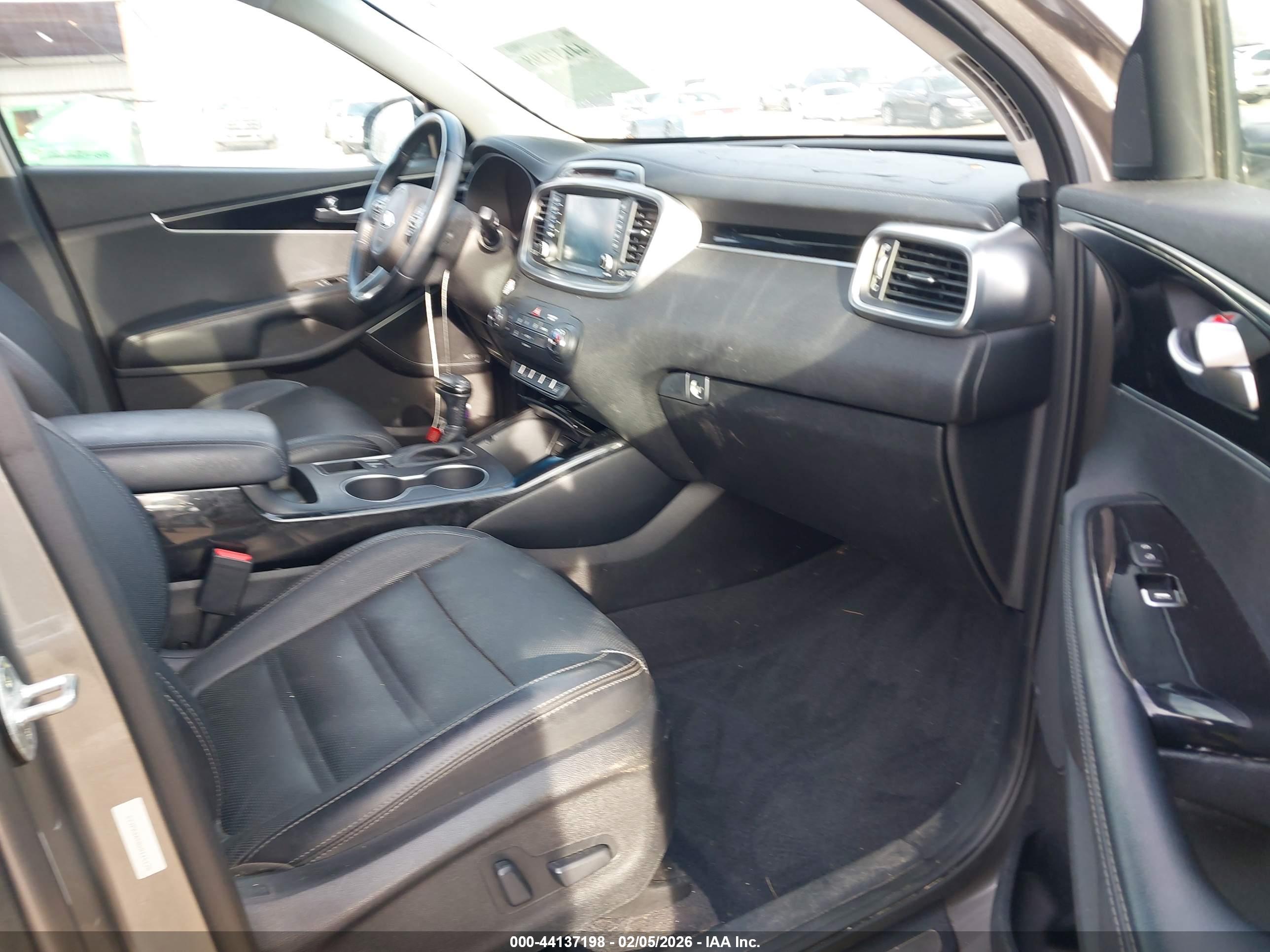 KIA SORENTO image 5
