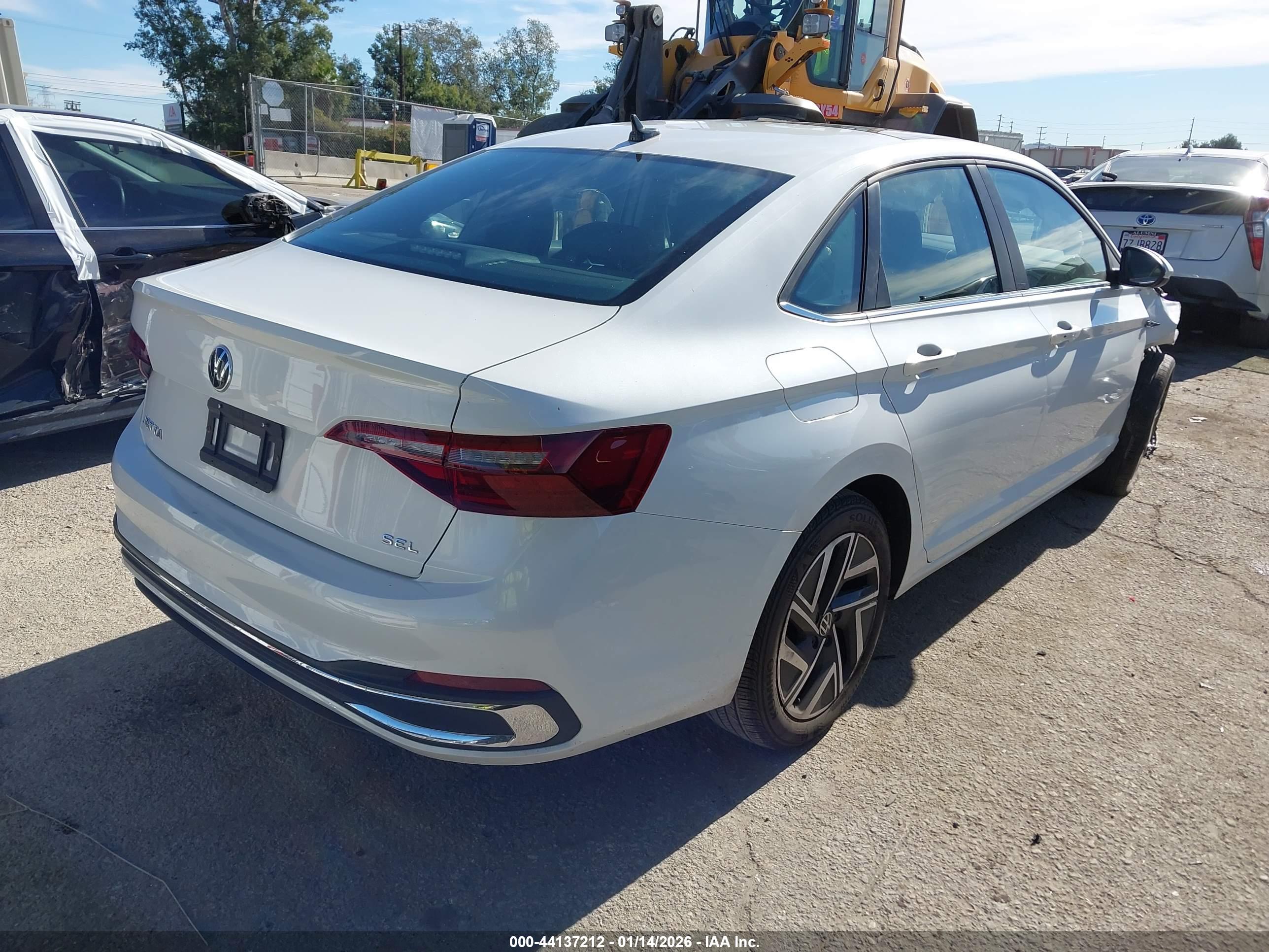VOLKSWAGEN JETTA image 4