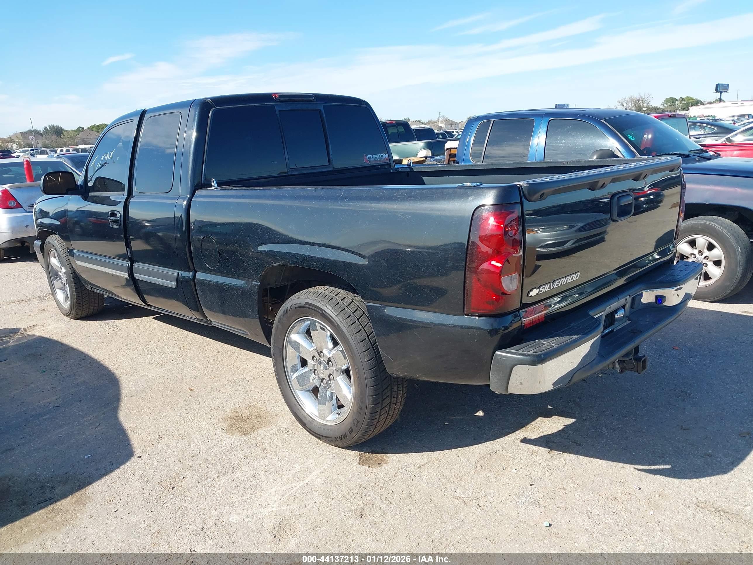 CHEVROLET SILVERADO image 3