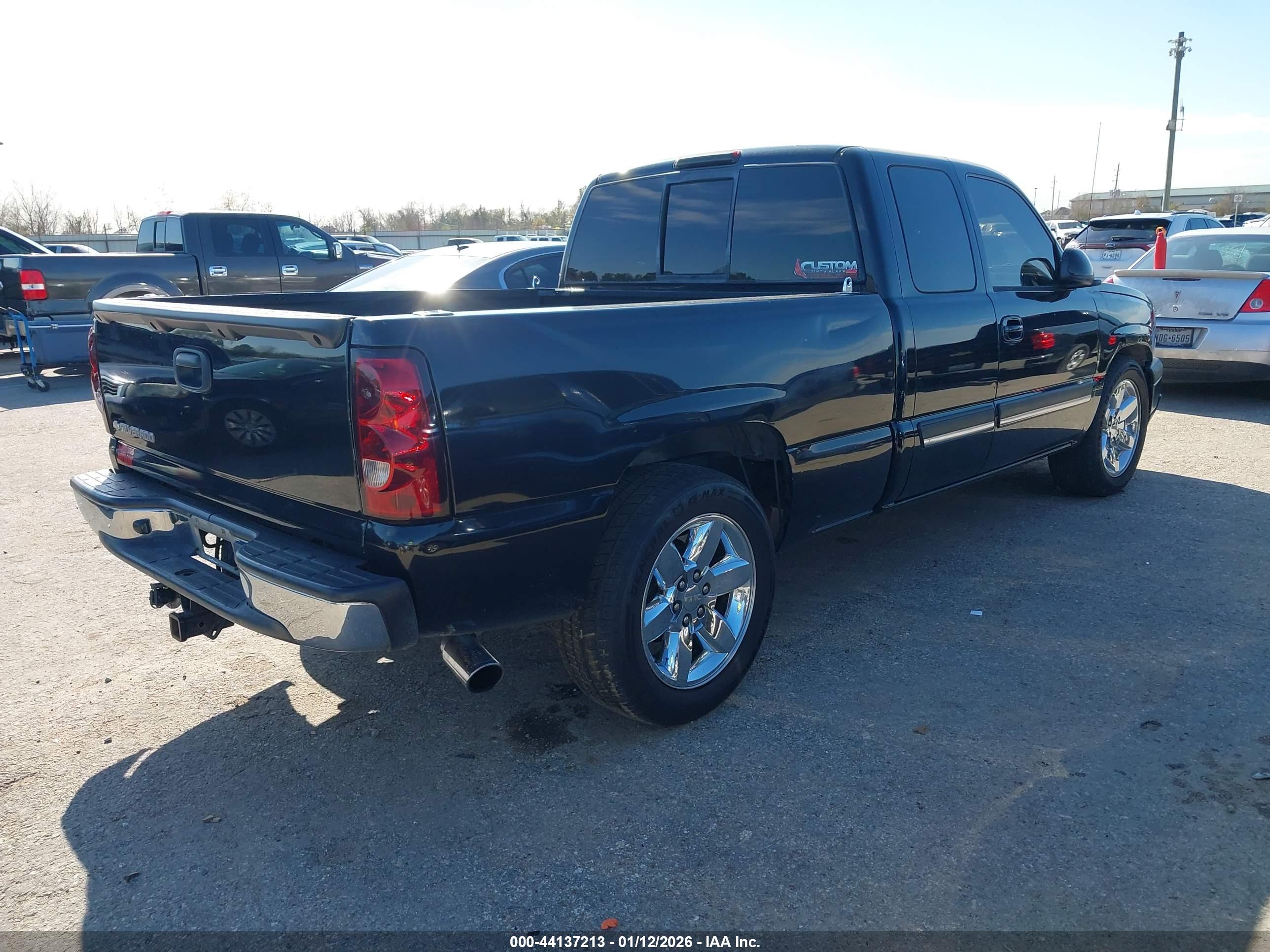 CHEVROLET SILVERADO image 4