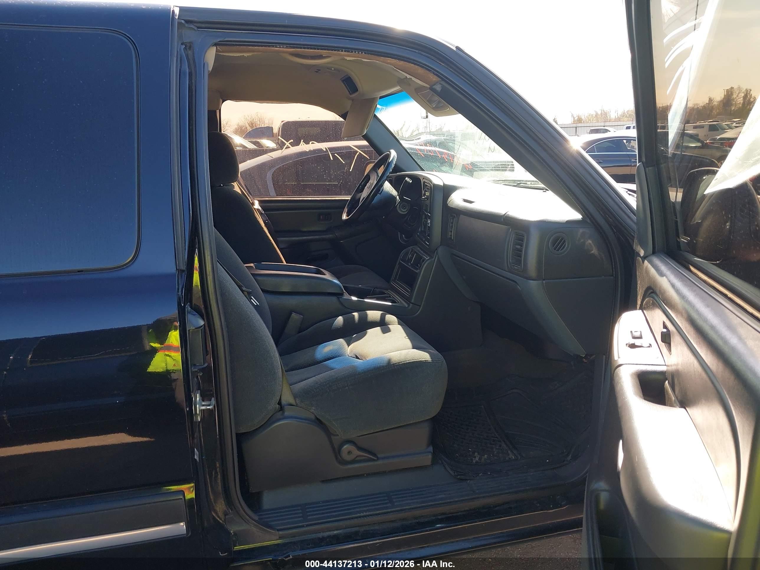 CHEVROLET SILVERADO image 5
