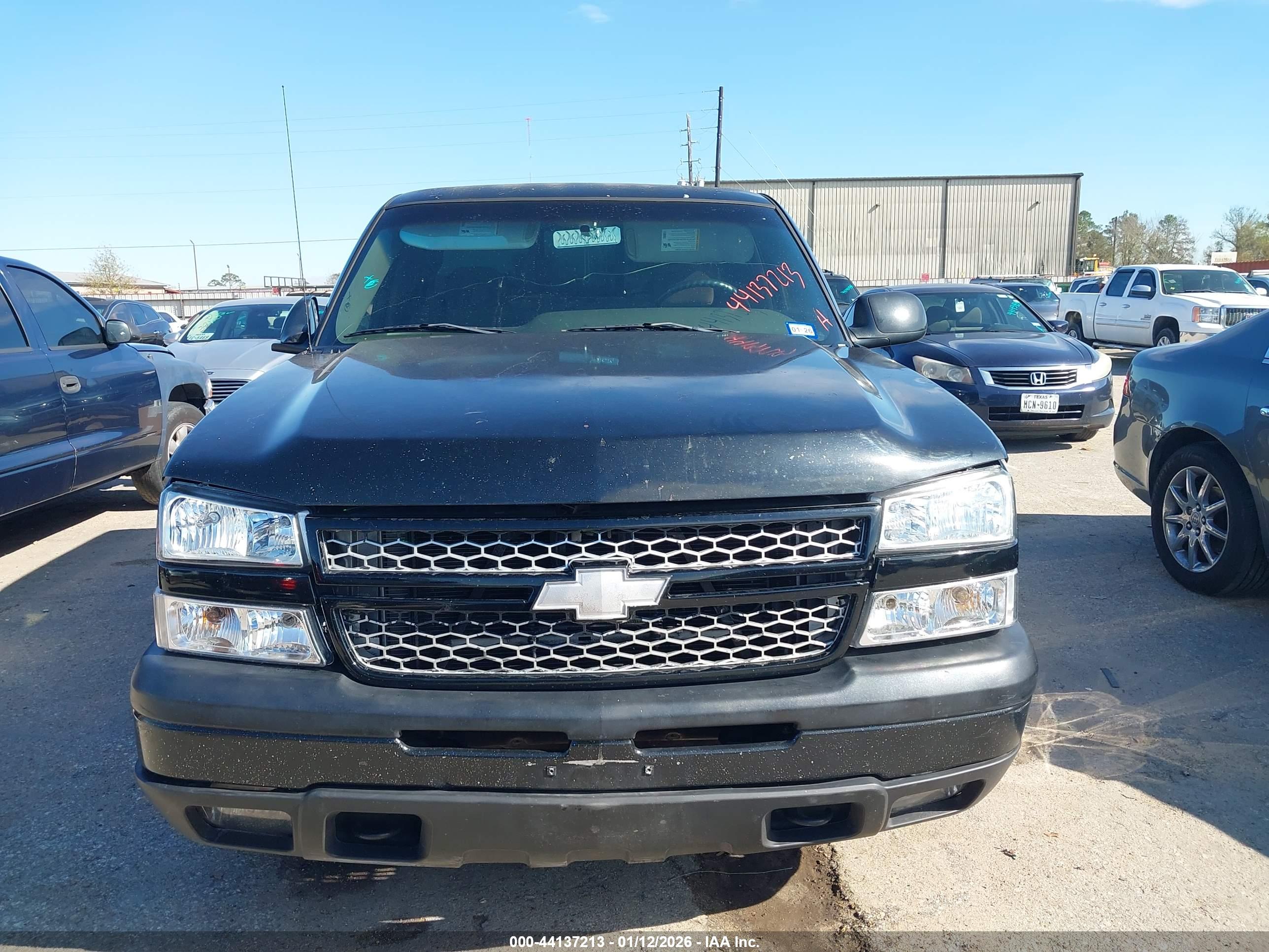 CHEVROLET SILVERADO image 6
