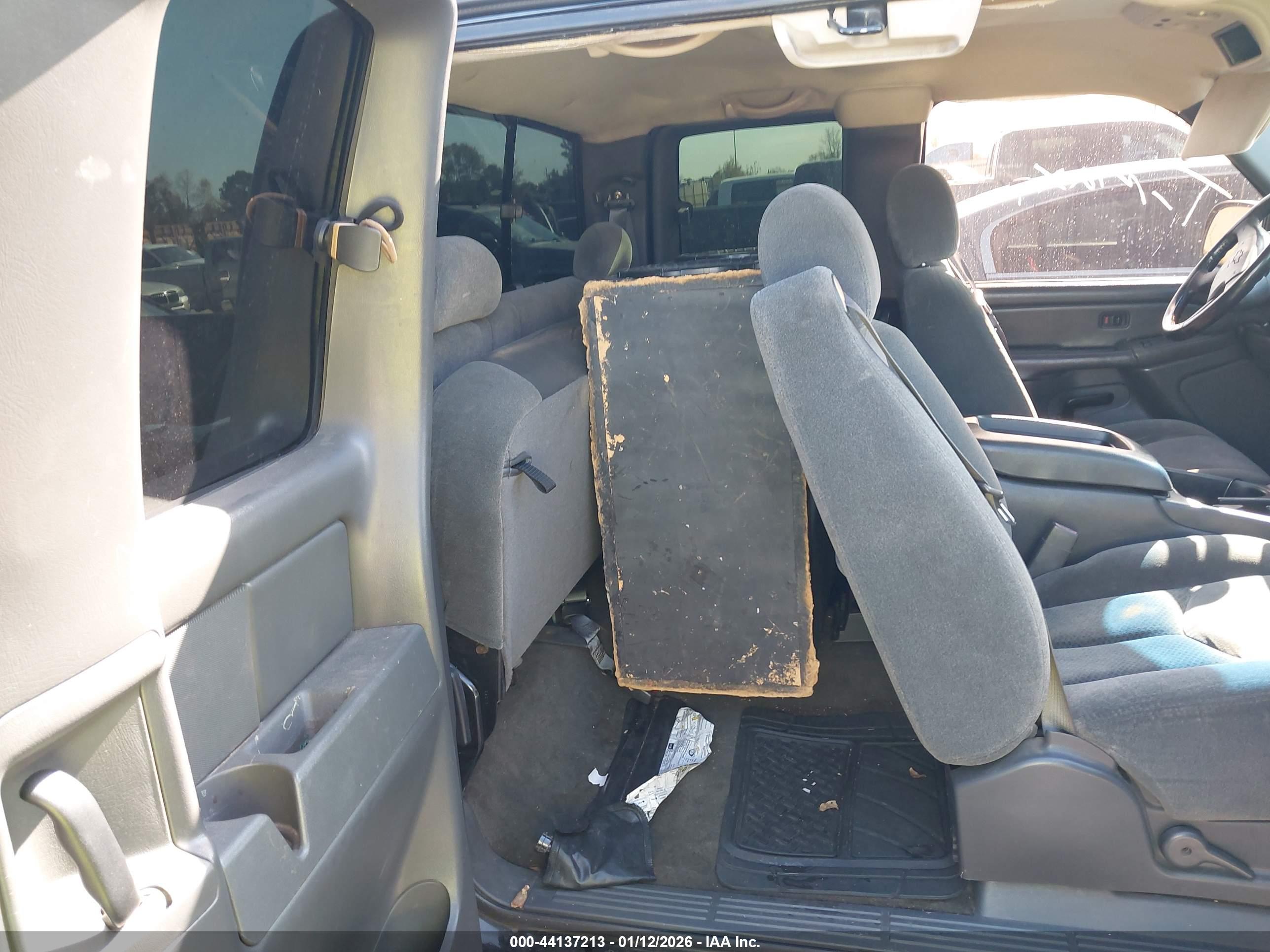CHEVROLET SILVERADO image 8