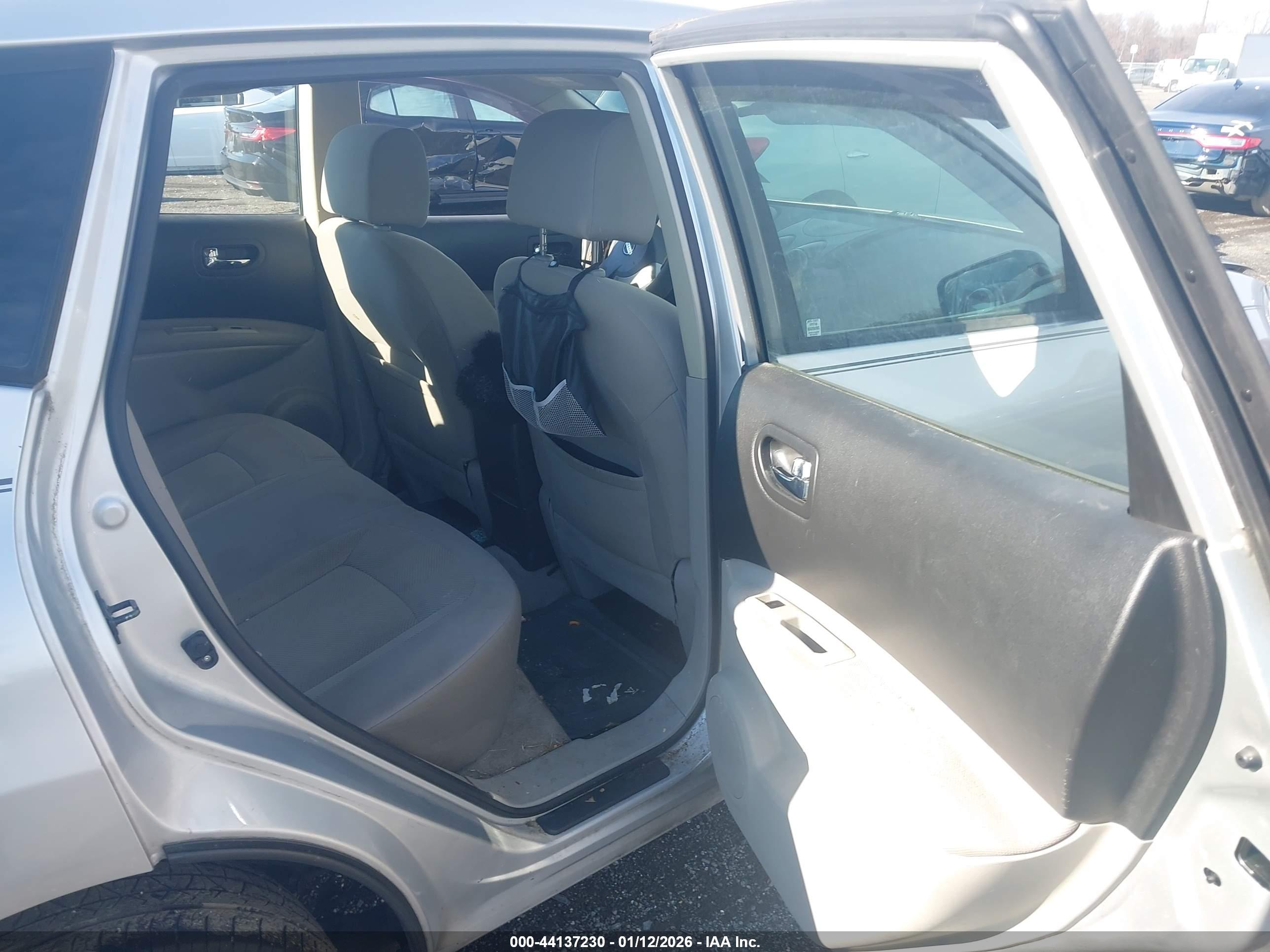 NISSAN ROGUE image 8