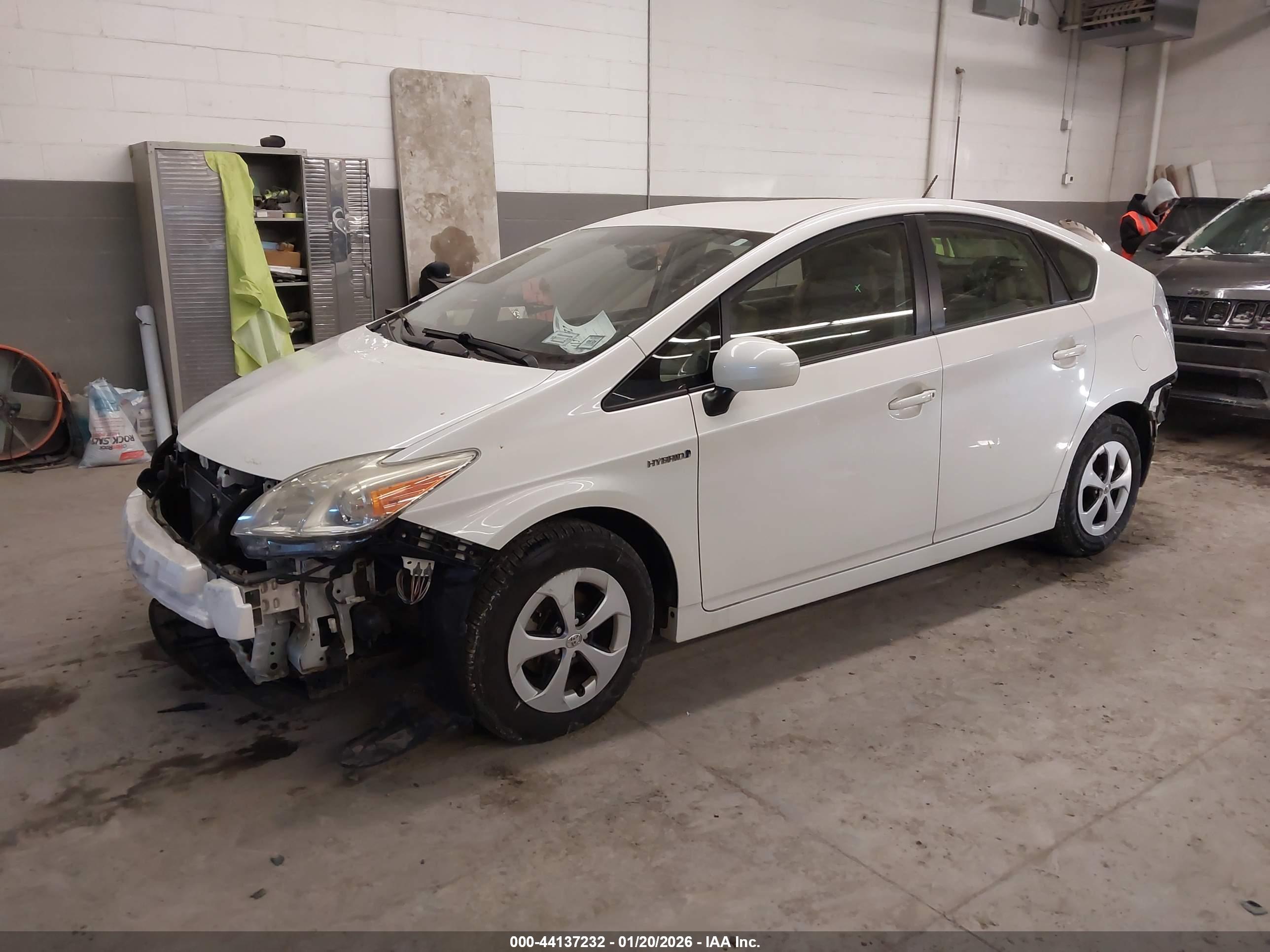 TOYOTA PRIUS image 2