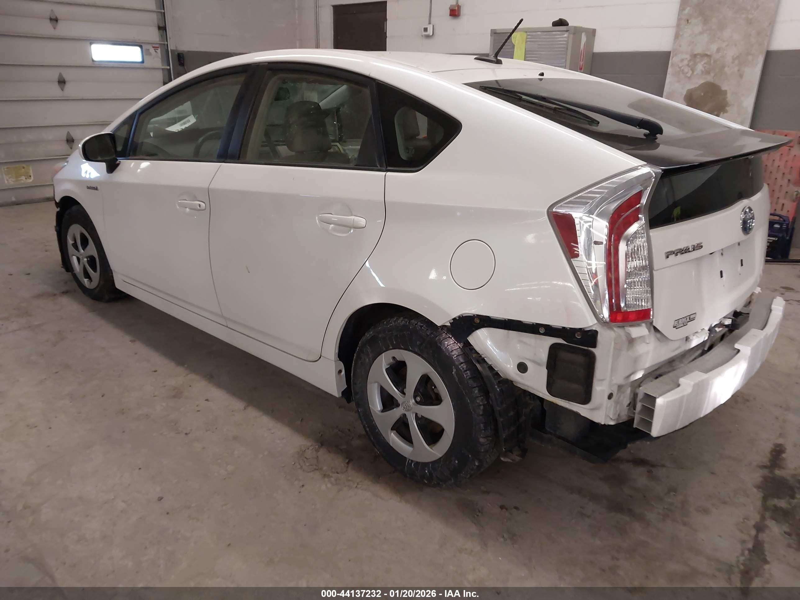 TOYOTA PRIUS image 3