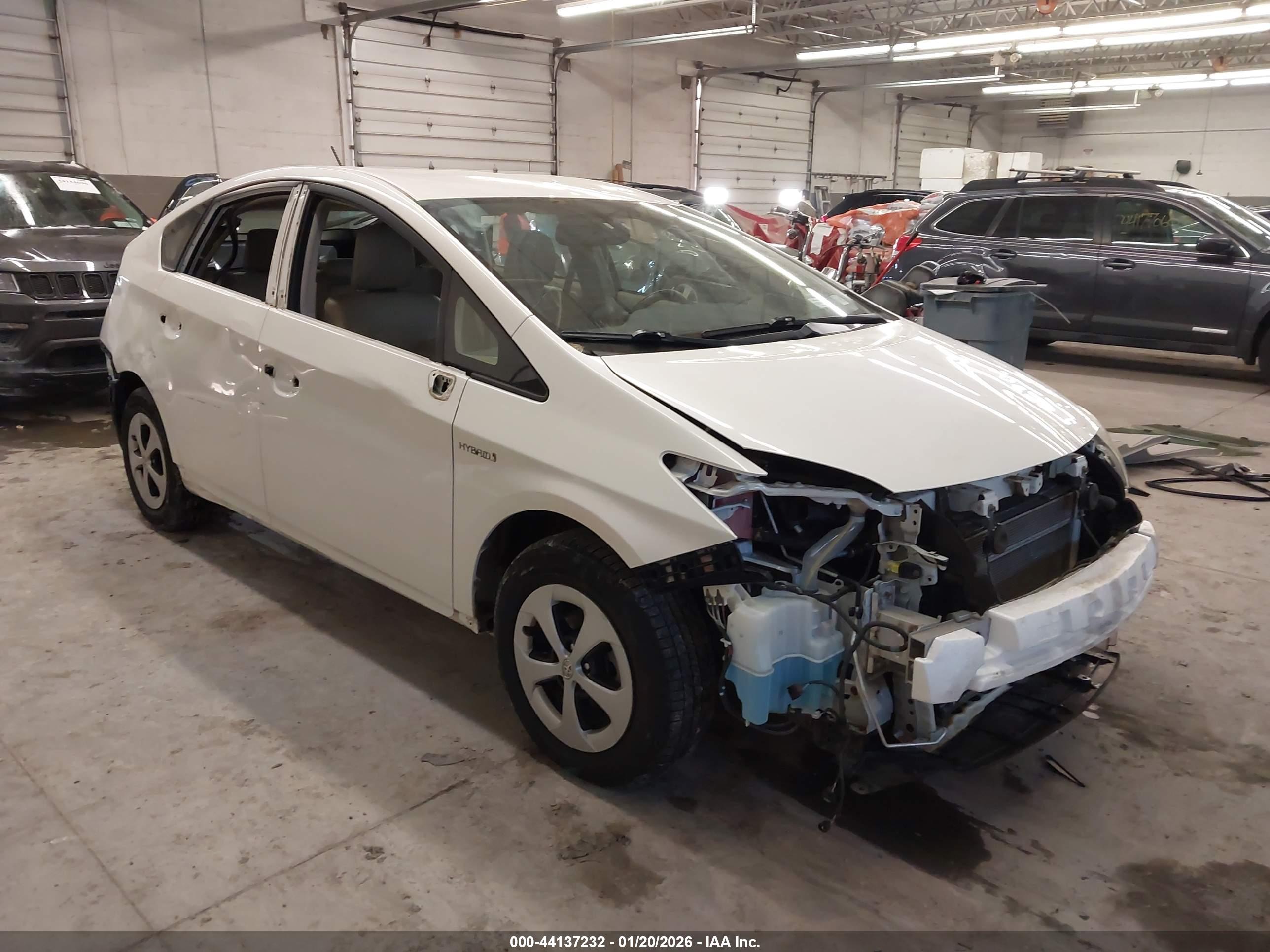 TOYOTA PRIUS image 6