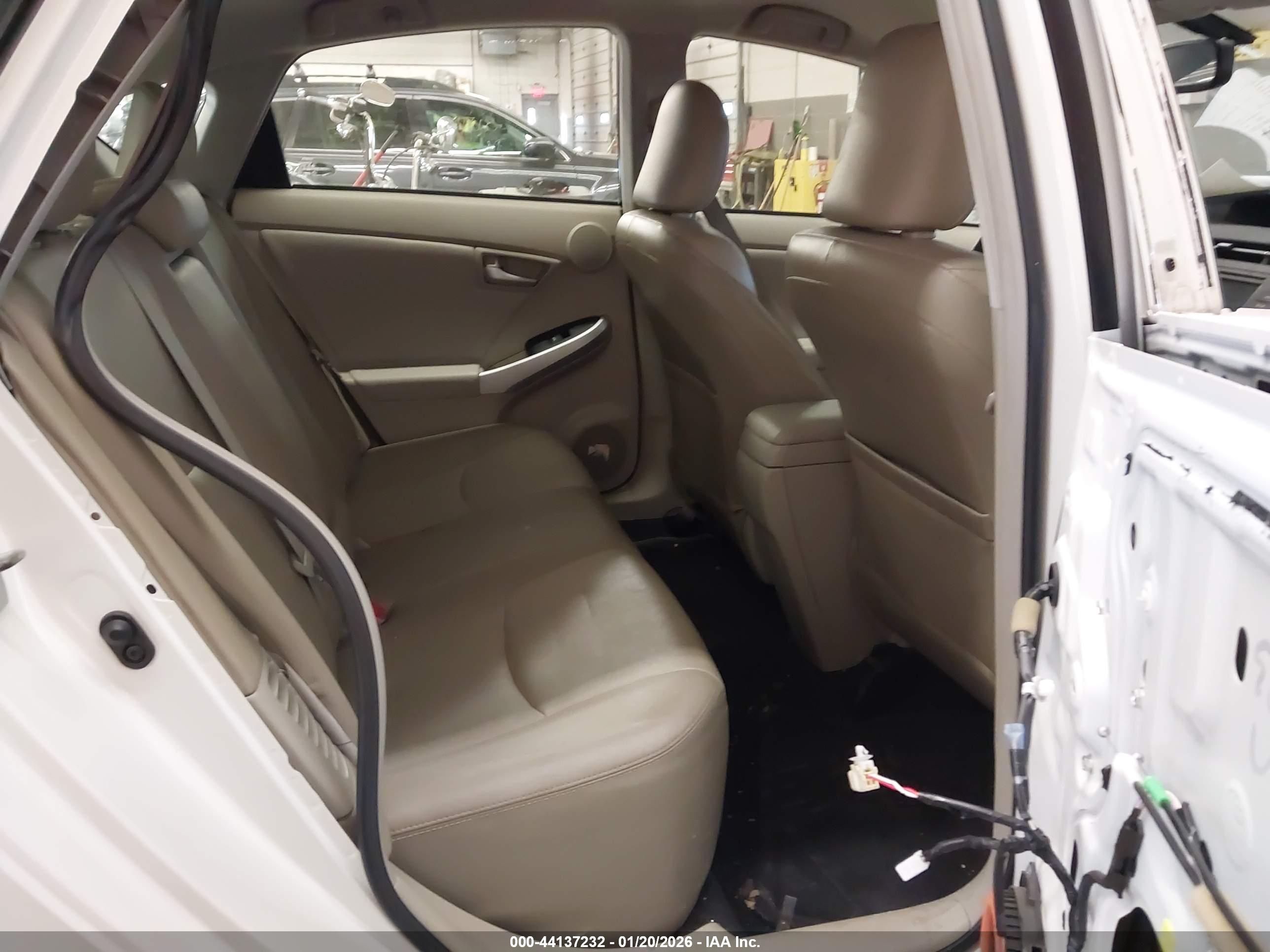 TOYOTA PRIUS image 8