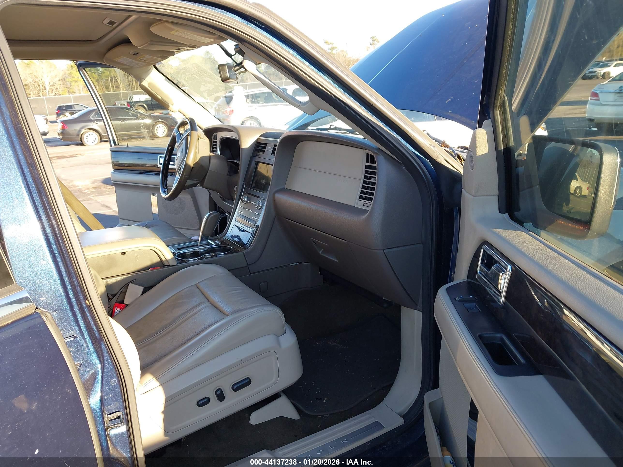 LINCOLN NAVIGATOR image 5