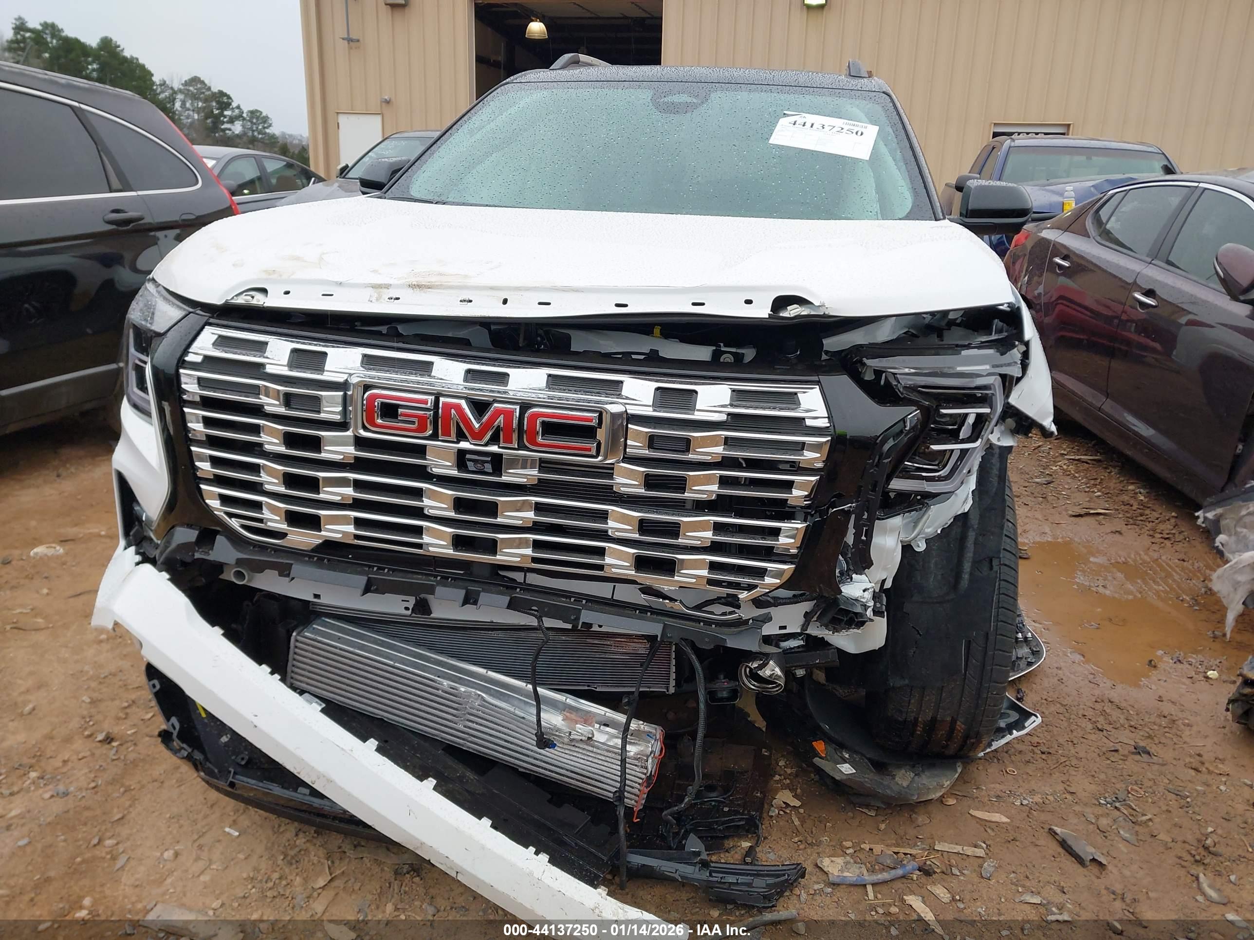 GMC TERRAIN image 6