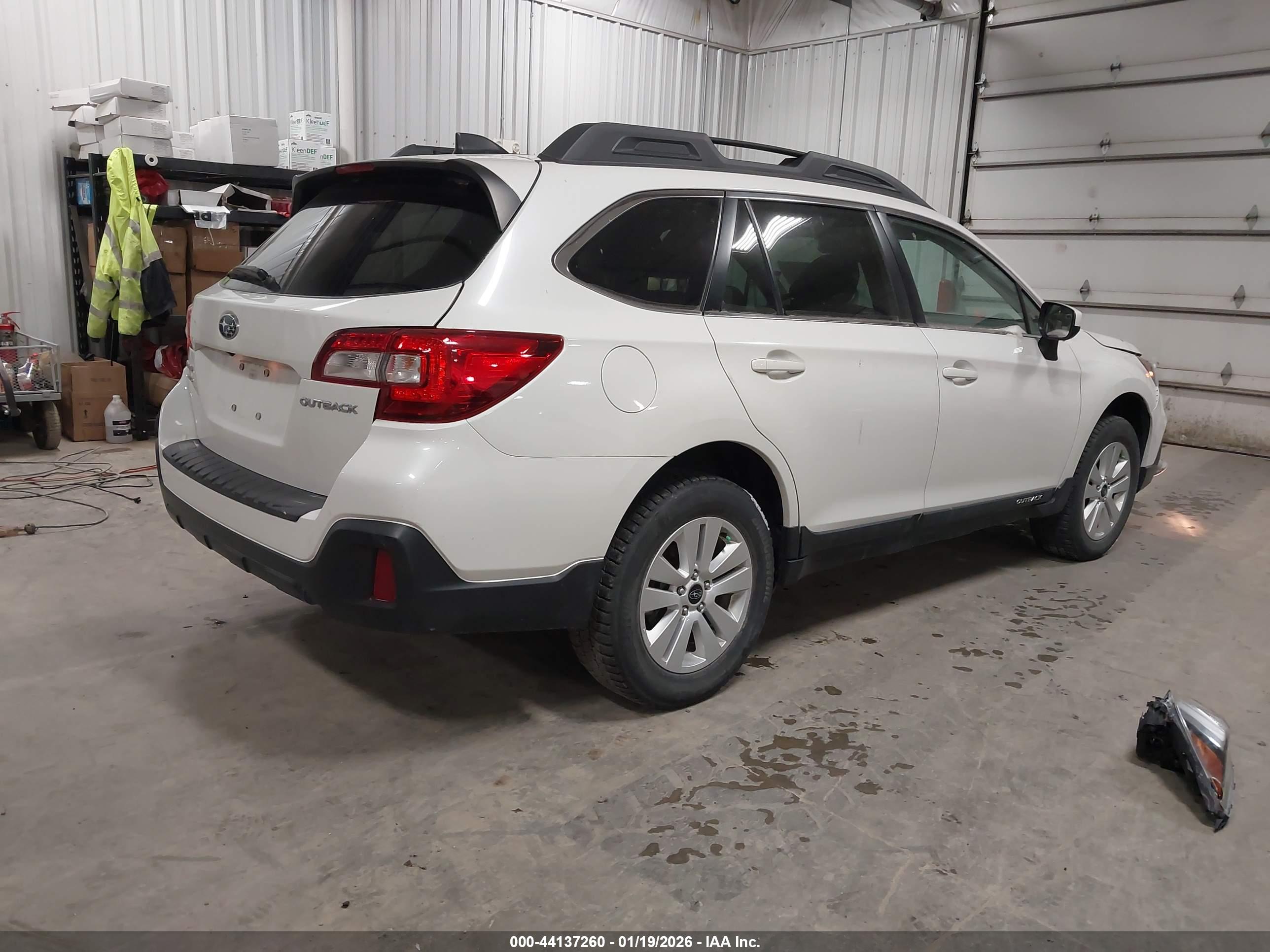 SUBARU OUTBACK image 4