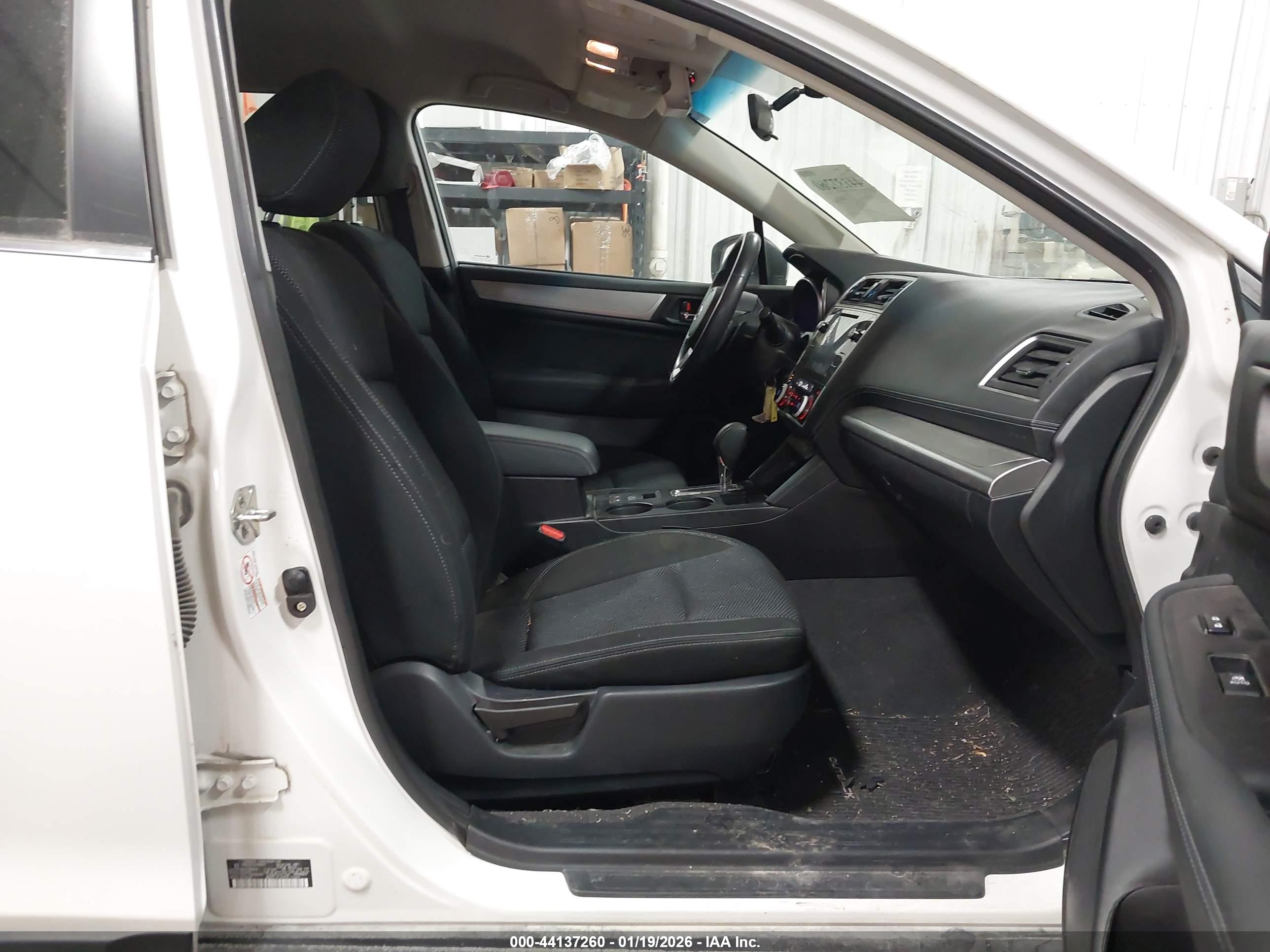 SUBARU OUTBACK image 5