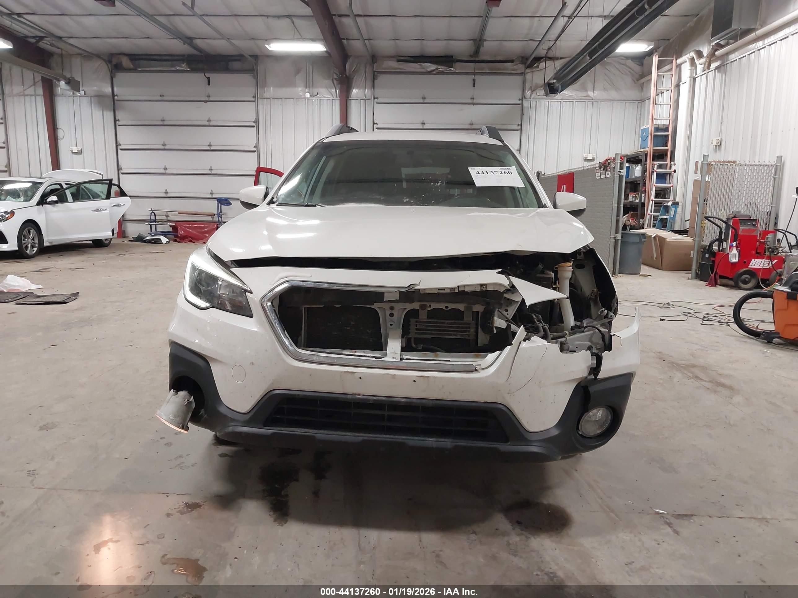 SUBARU OUTBACK image 6