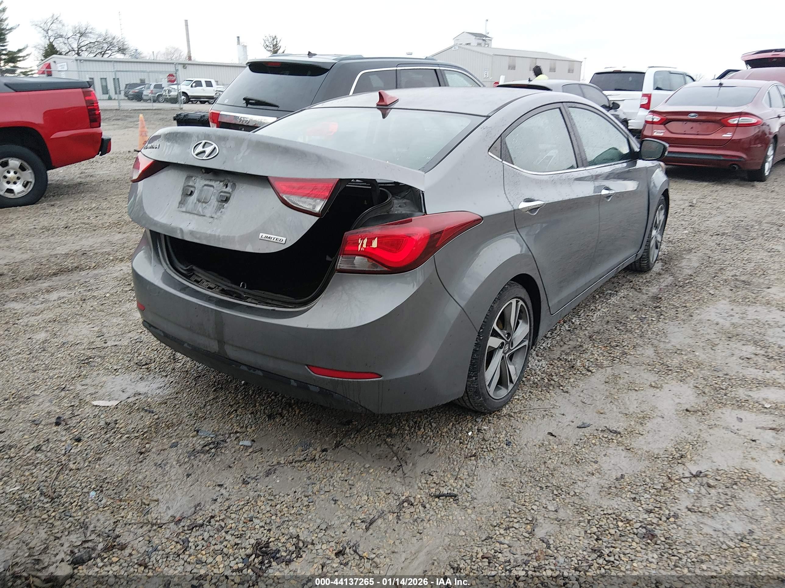 HYUNDAI ELANTRA image 4