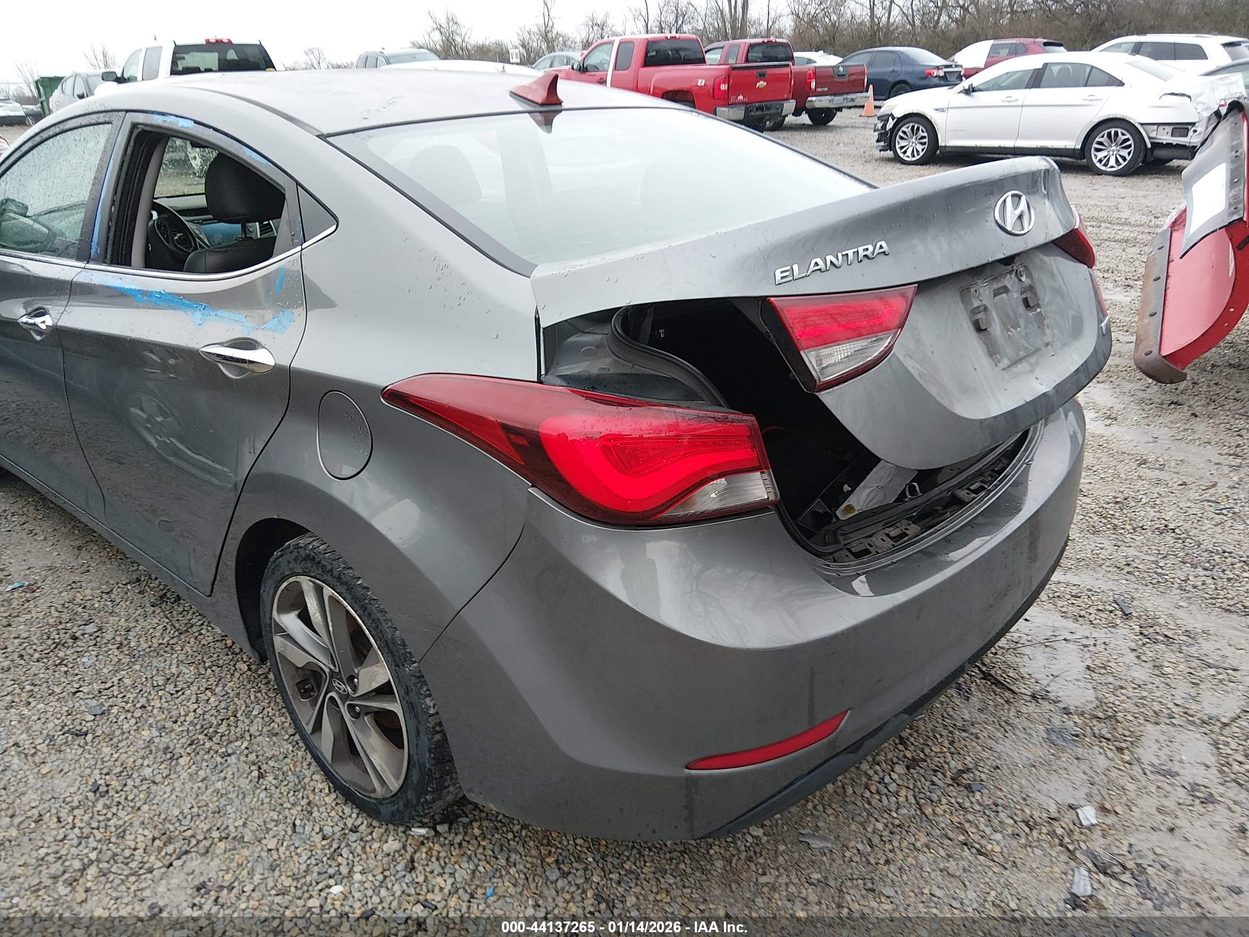 HYUNDAI ELANTRA image 6