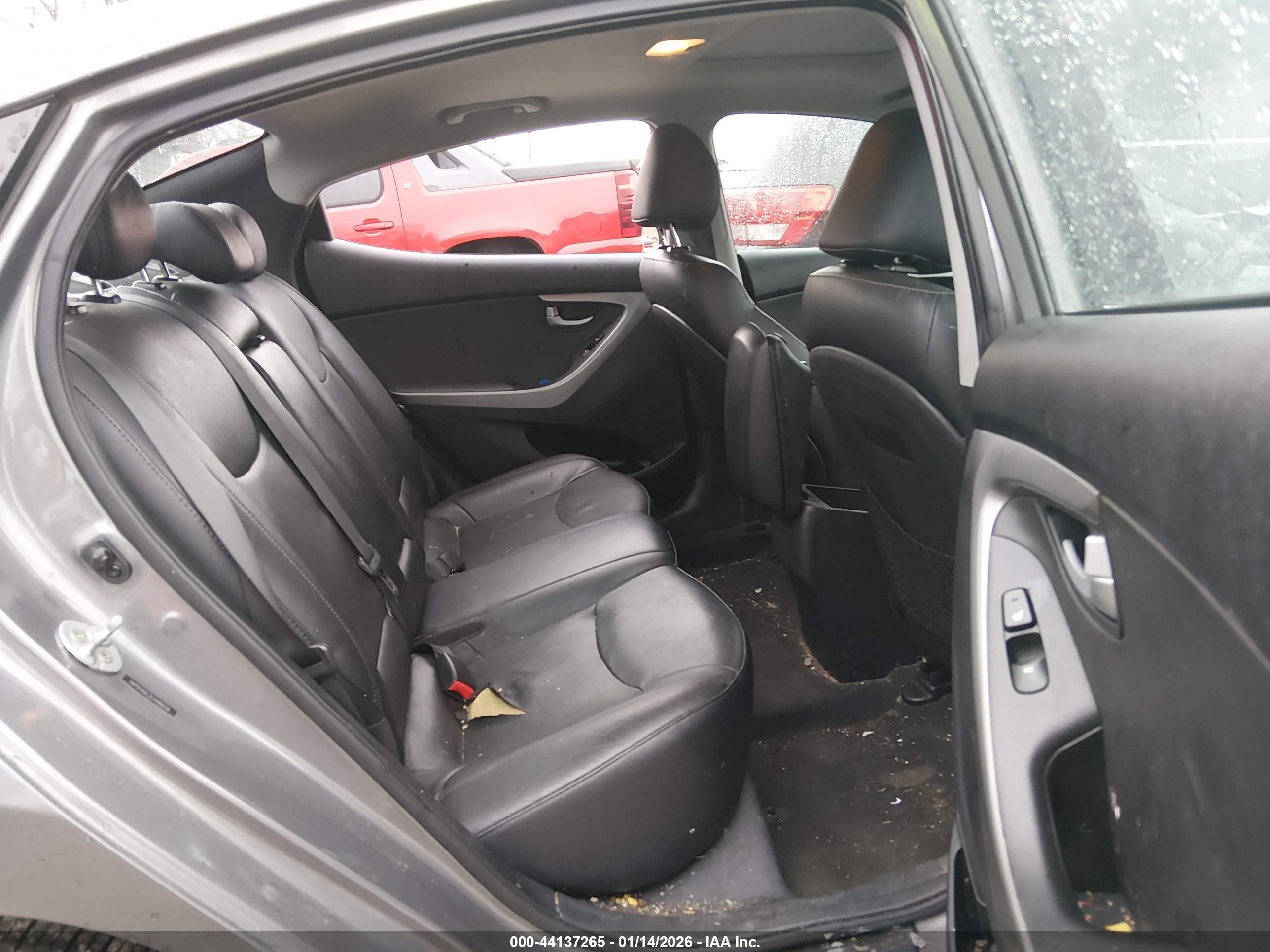 HYUNDAI ELANTRA image 8