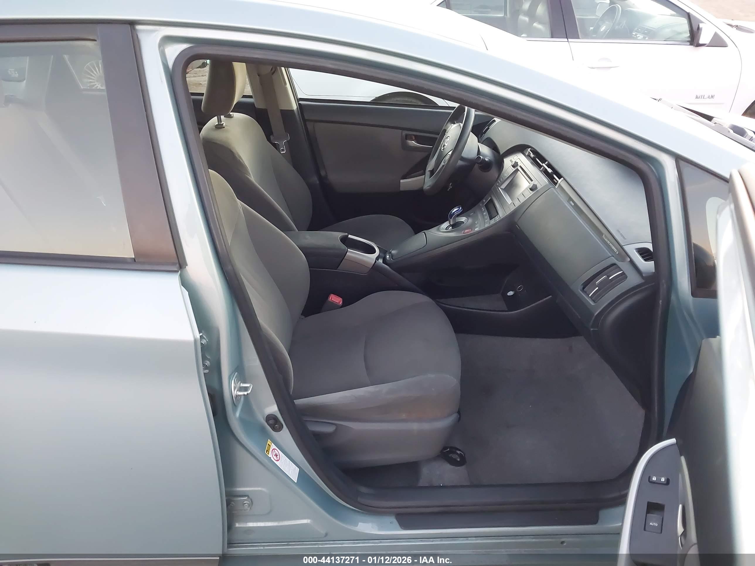 TOYOTA PRIUS image 5
