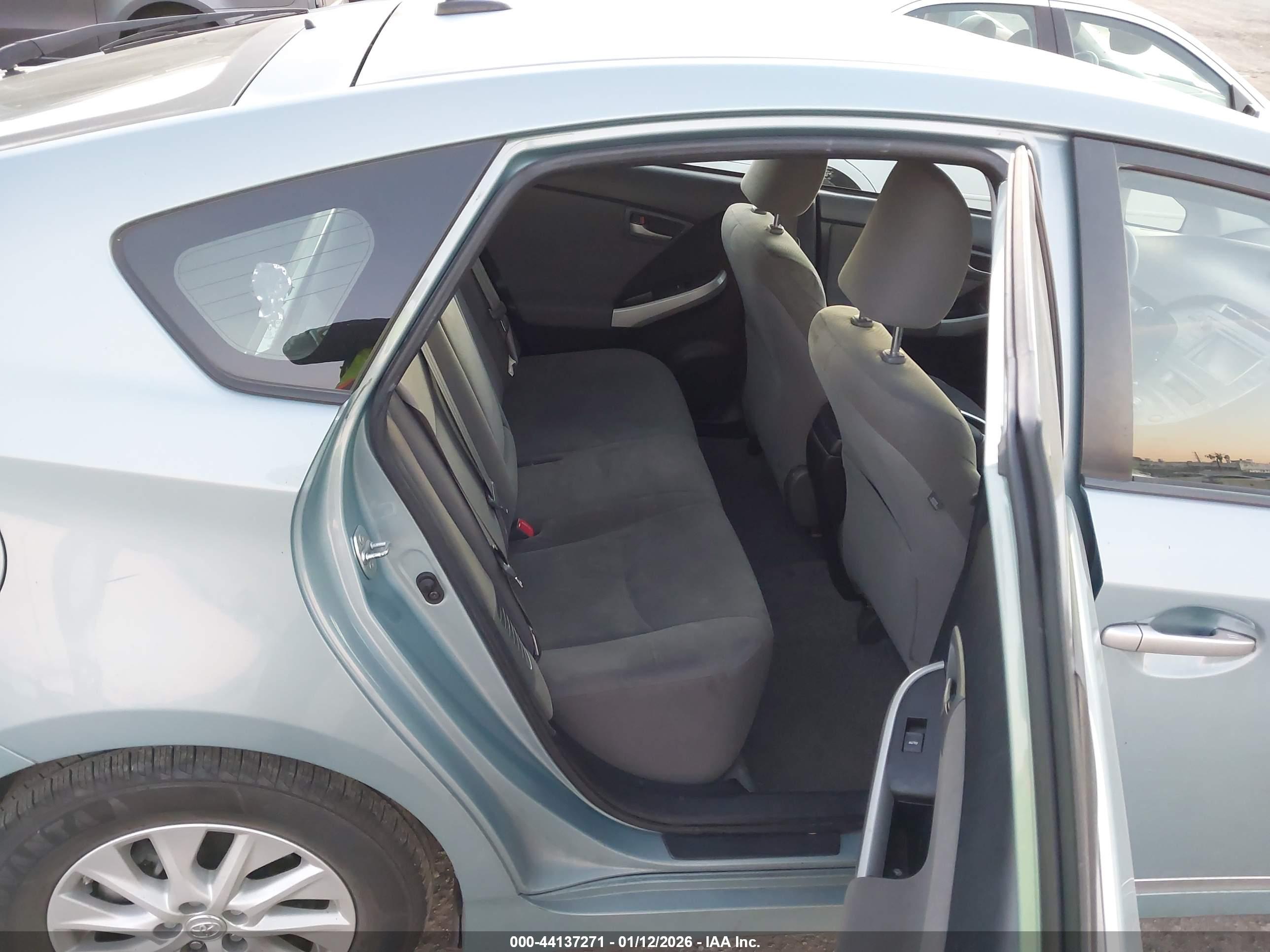 TOYOTA PRIUS image 8