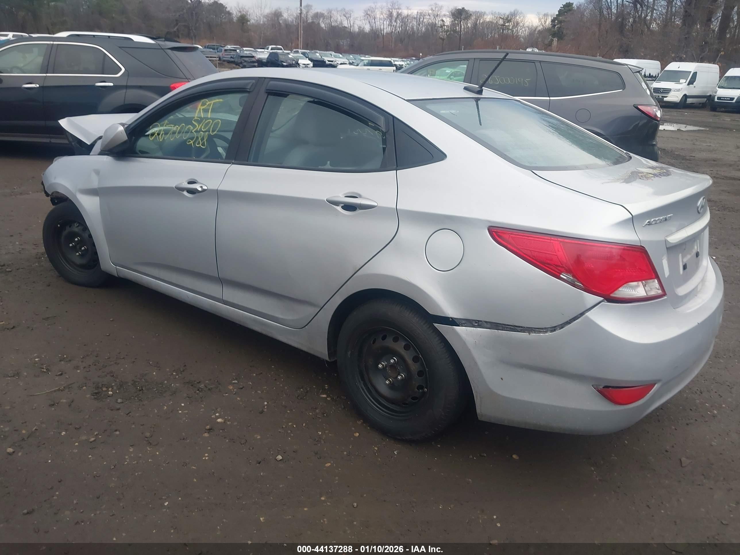 HYUNDAI ACCENT image 3
