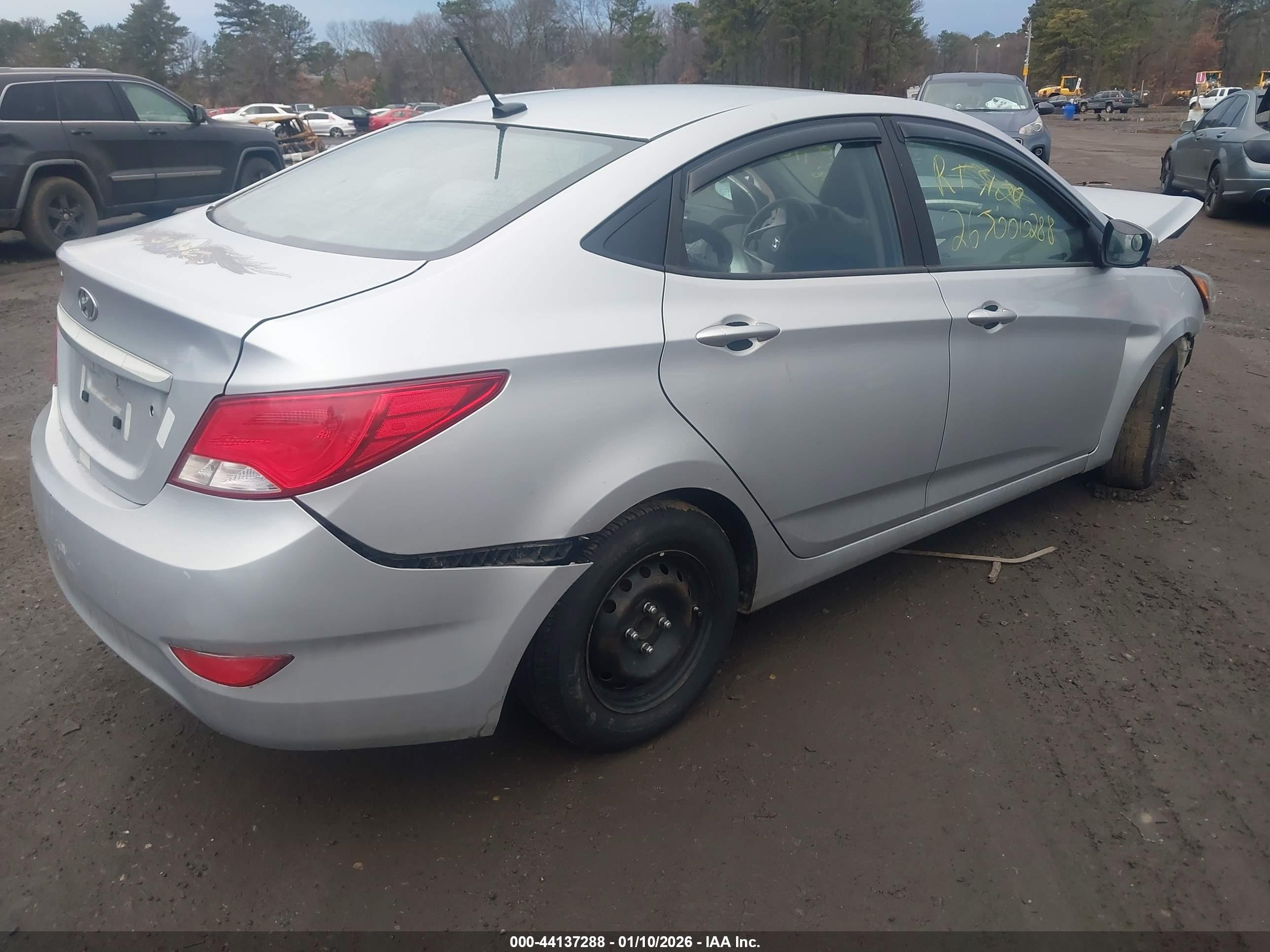 HYUNDAI ACCENT image 4
