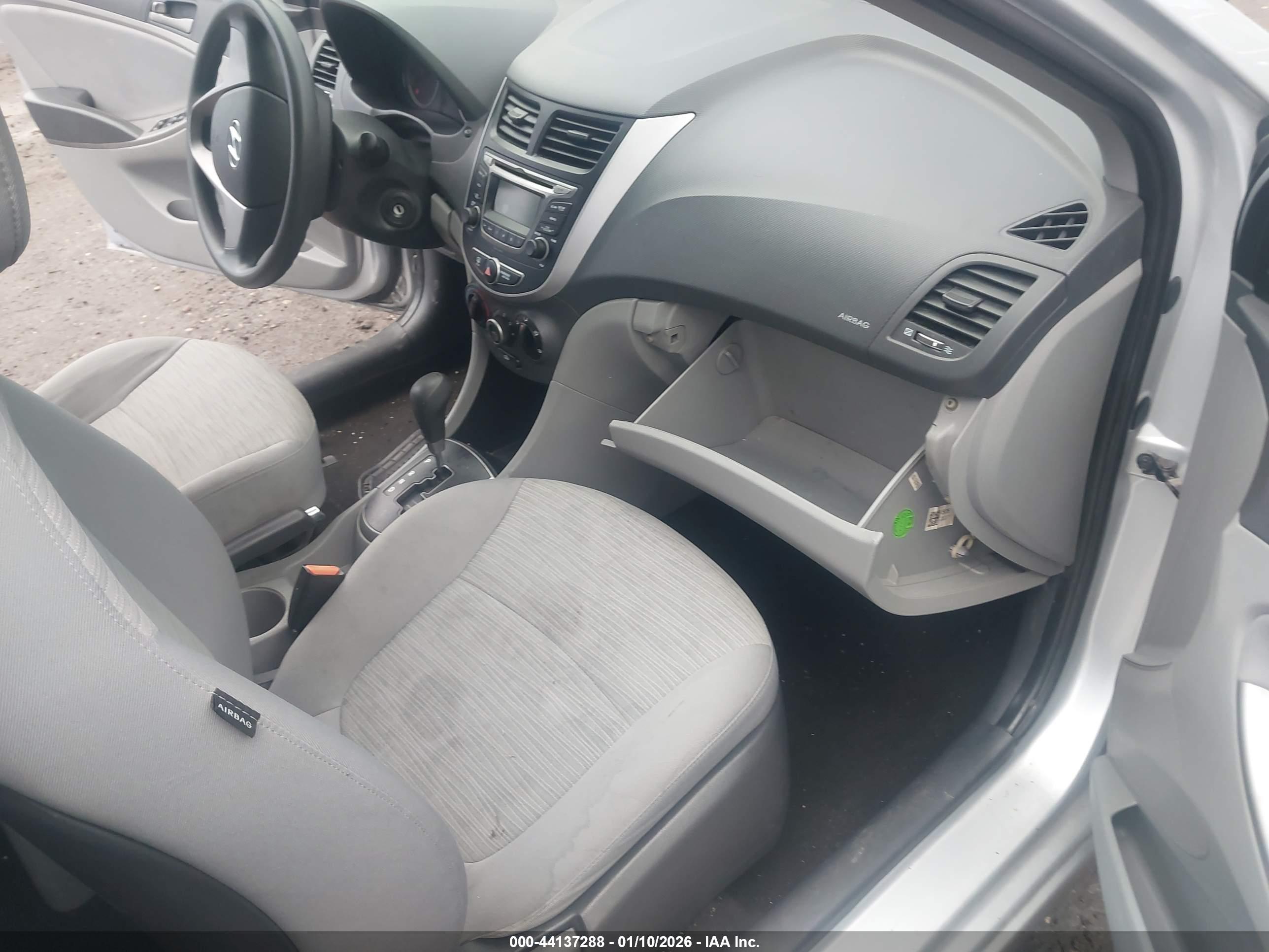 HYUNDAI ACCENT image 5