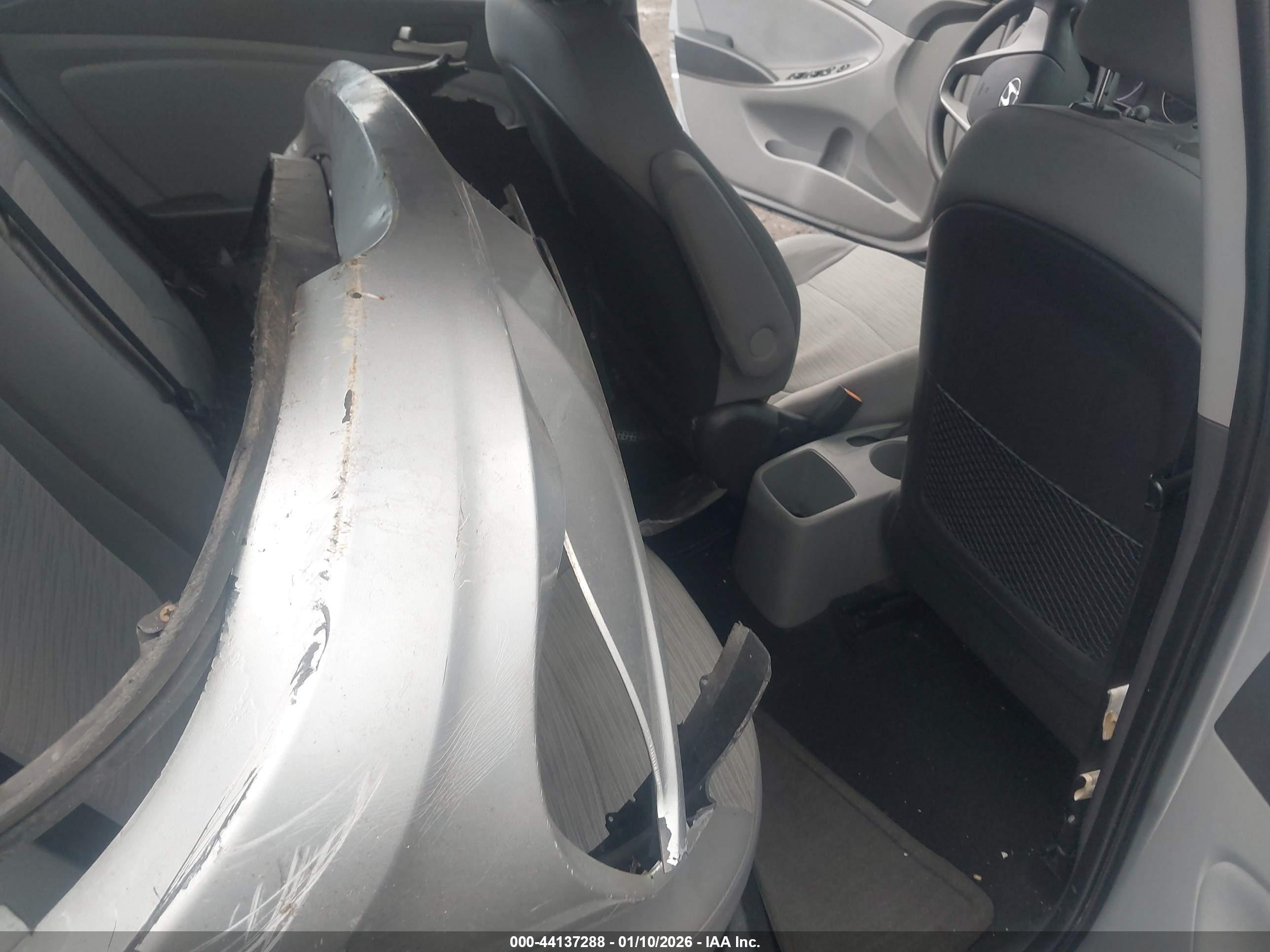 HYUNDAI ACCENT image 8