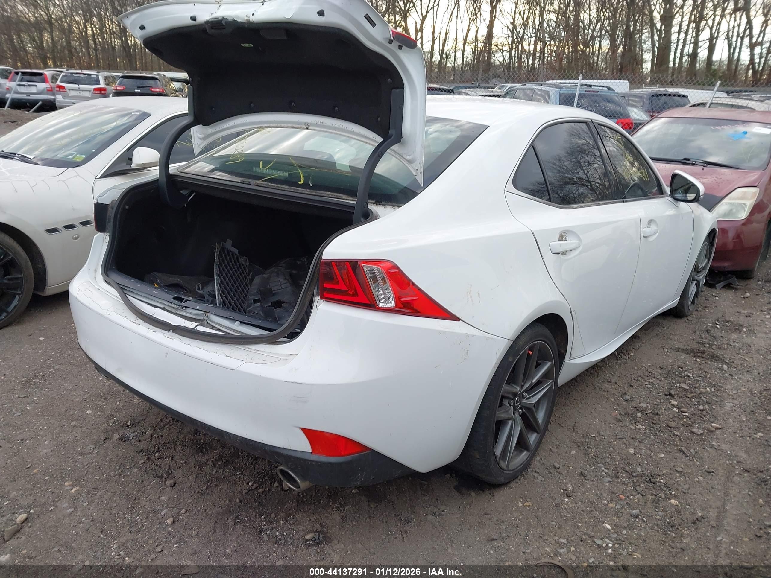LEXUS IS image 4