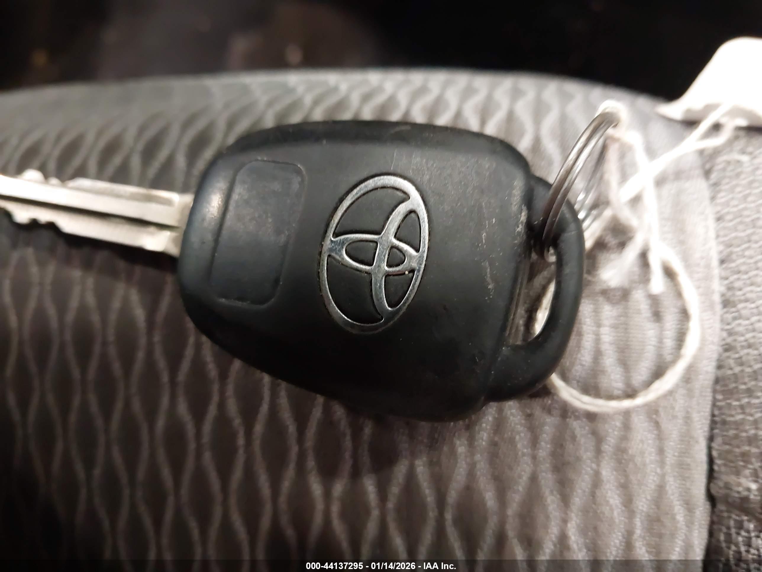 TOYOTA COROLLA image 11